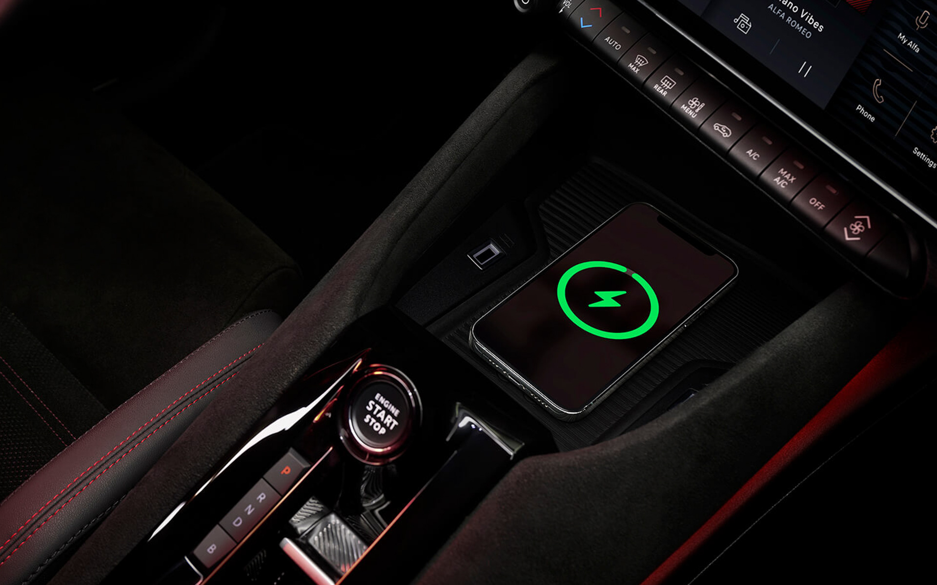 モデル名を「ミラノ」から変更する「アルファ ロメオ ジュニア」