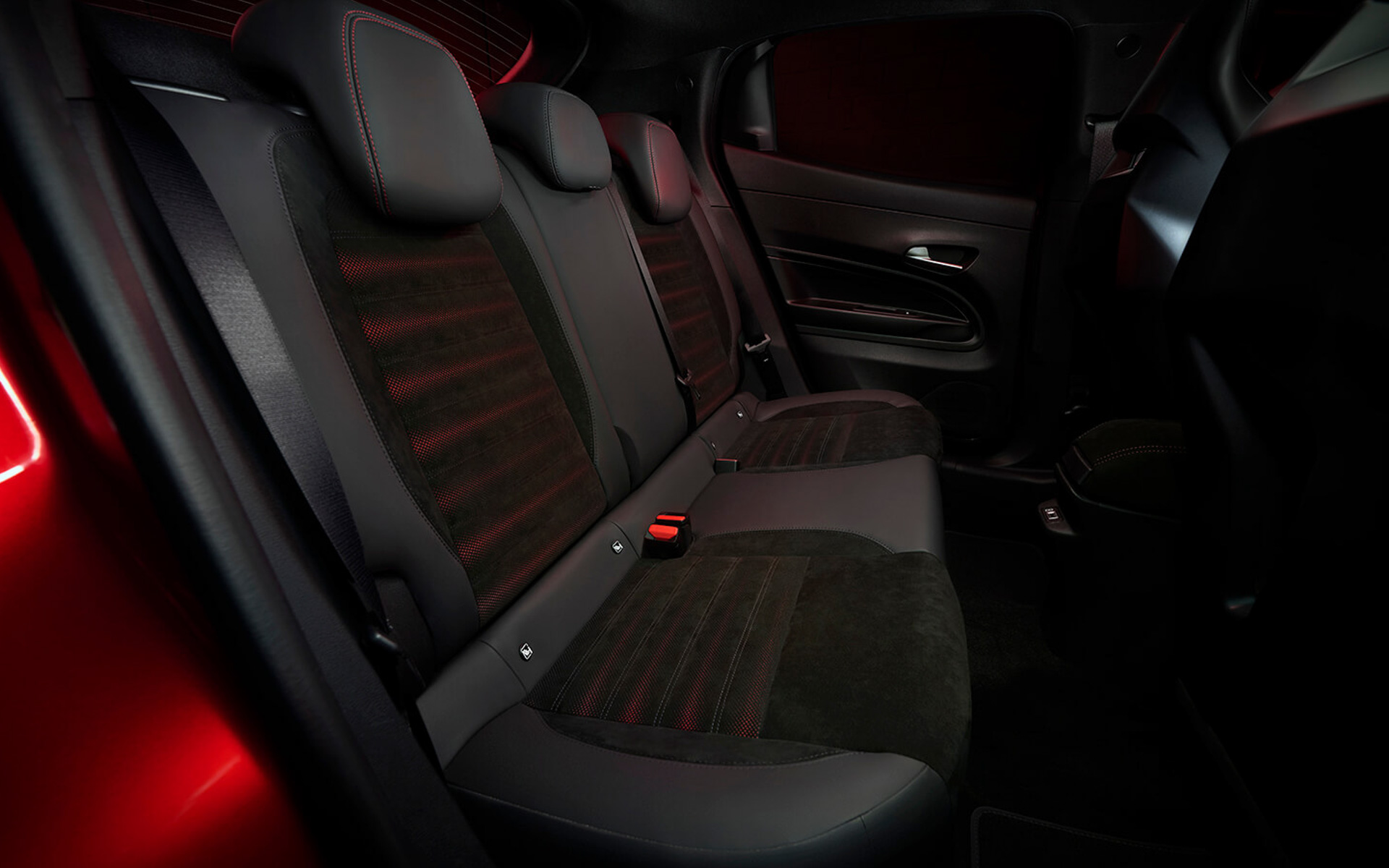 モデル名を「ミラノ」から変更する「アルファ ロメオ ジュニア」