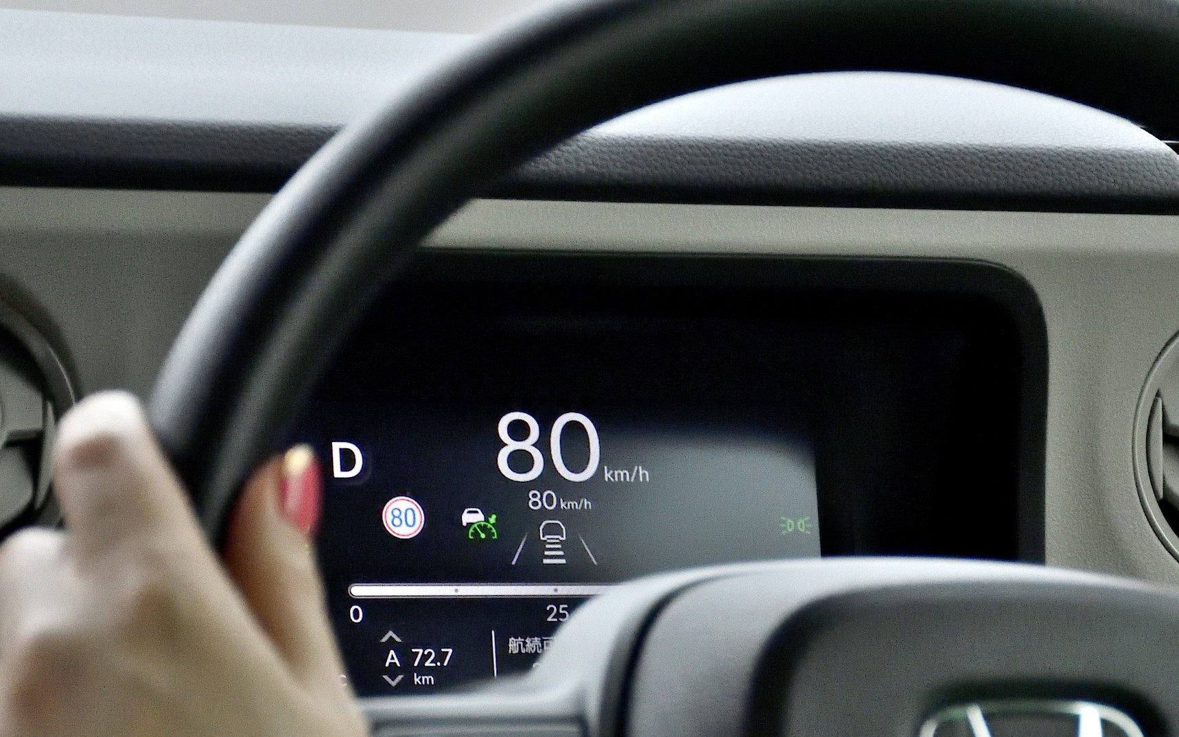 分かりやすく情報を整理して表示してくれる7インチTFT液晶のマルチインフォメーション・ディスプレイ。Honda SENSINGの作動状態などを「シンプルモード」で大きく表示できるのでロングドライブでも安心感が高いです