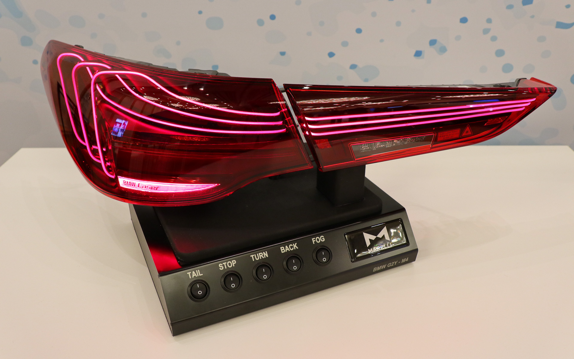 「CES 2024 イノベーション・アワード」を受賞した「赤色LASER＆光ファイバー・リアランプ」