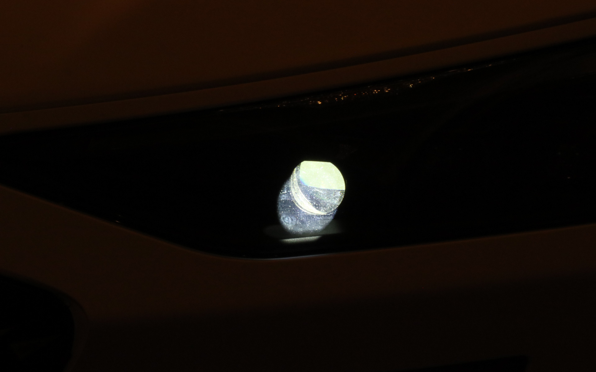 ヘッドライトは灯体の可動や照射パターンの制御でアニメーション表現を行なう