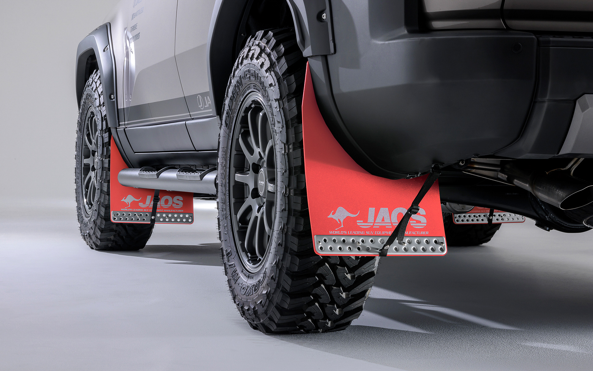 マッドガードIIIセットレッド　価格3万5200円（2024年6月発売予定）