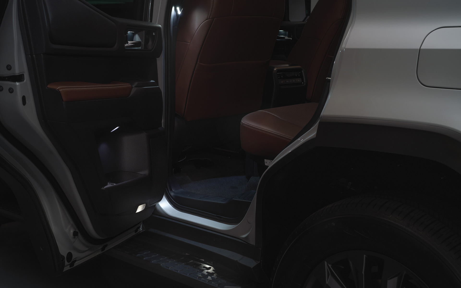 LEDスマートフットライト　価格2万4200円