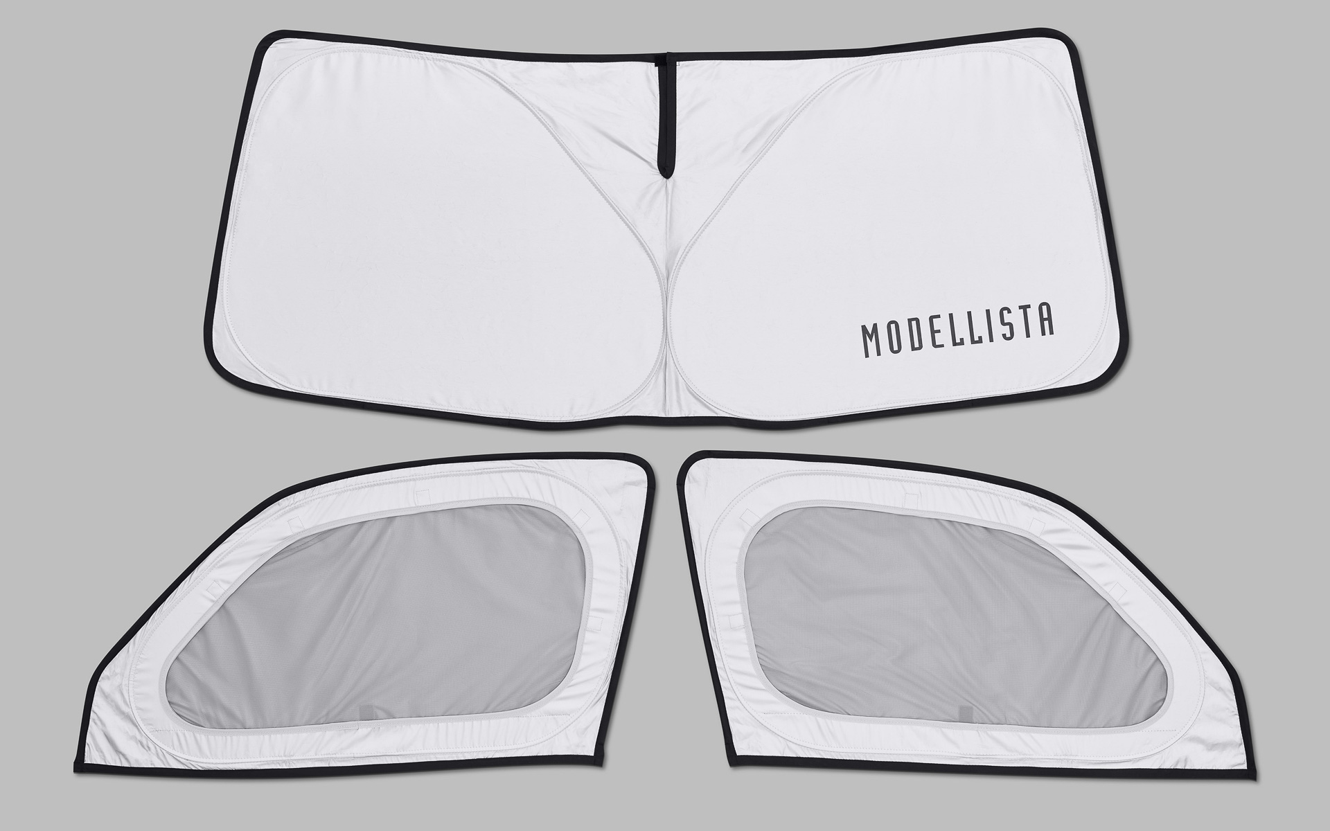 フロントガラスと運転席、助手席もカバー