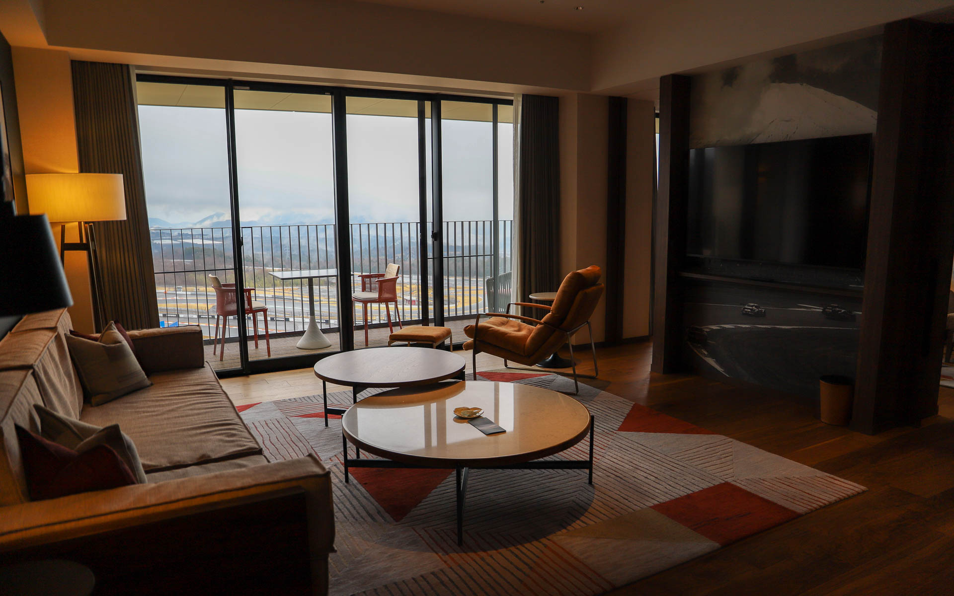 スイートルームは広さ86m<sup>2</sup>で、ツインベッドの部屋とキングベッドの部屋を用意