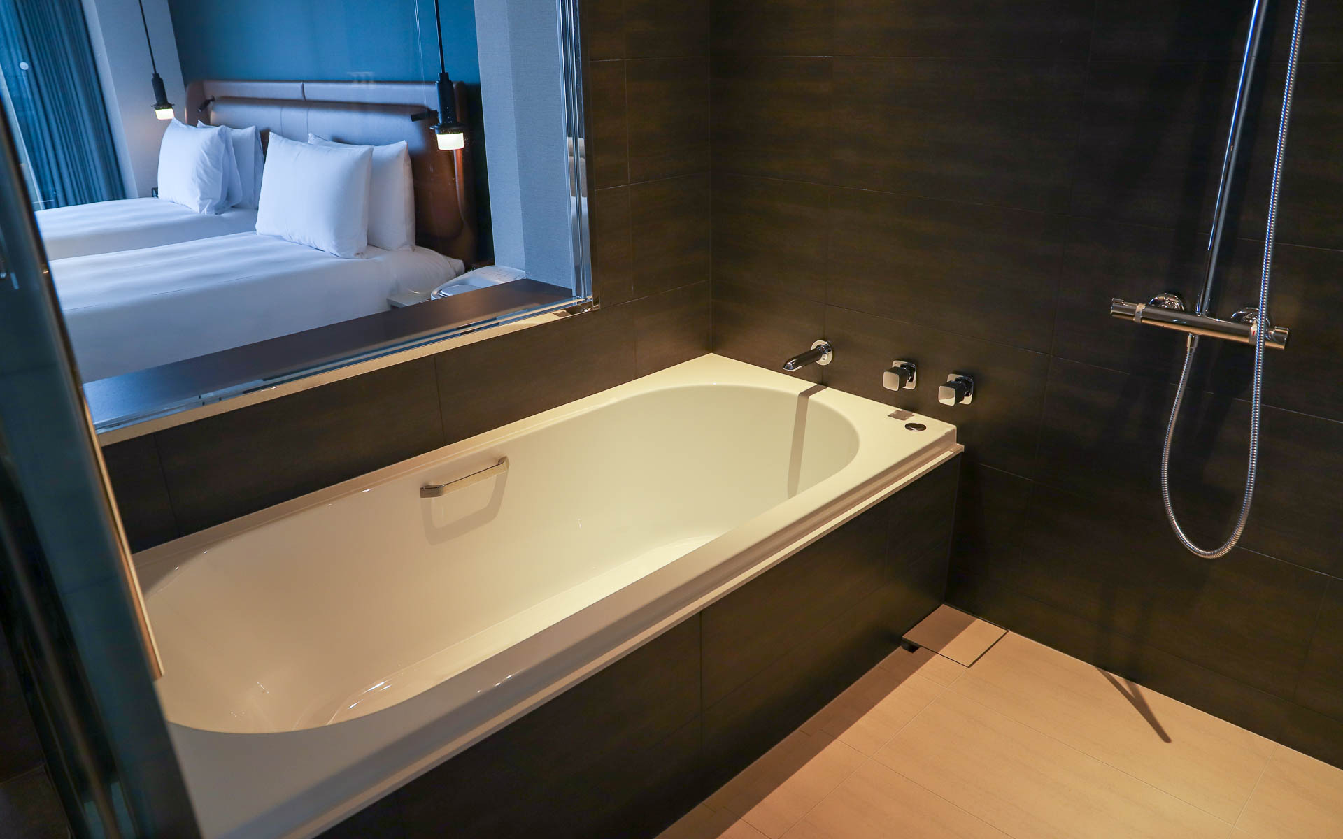 バスルームにはWaphytoのバスアメニティを設置