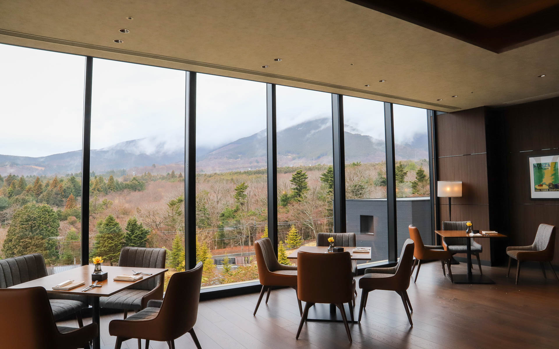 イタリアンレストラン＆ラウンジのトロフェオ。晴れていたらきれいな富士山が見られる