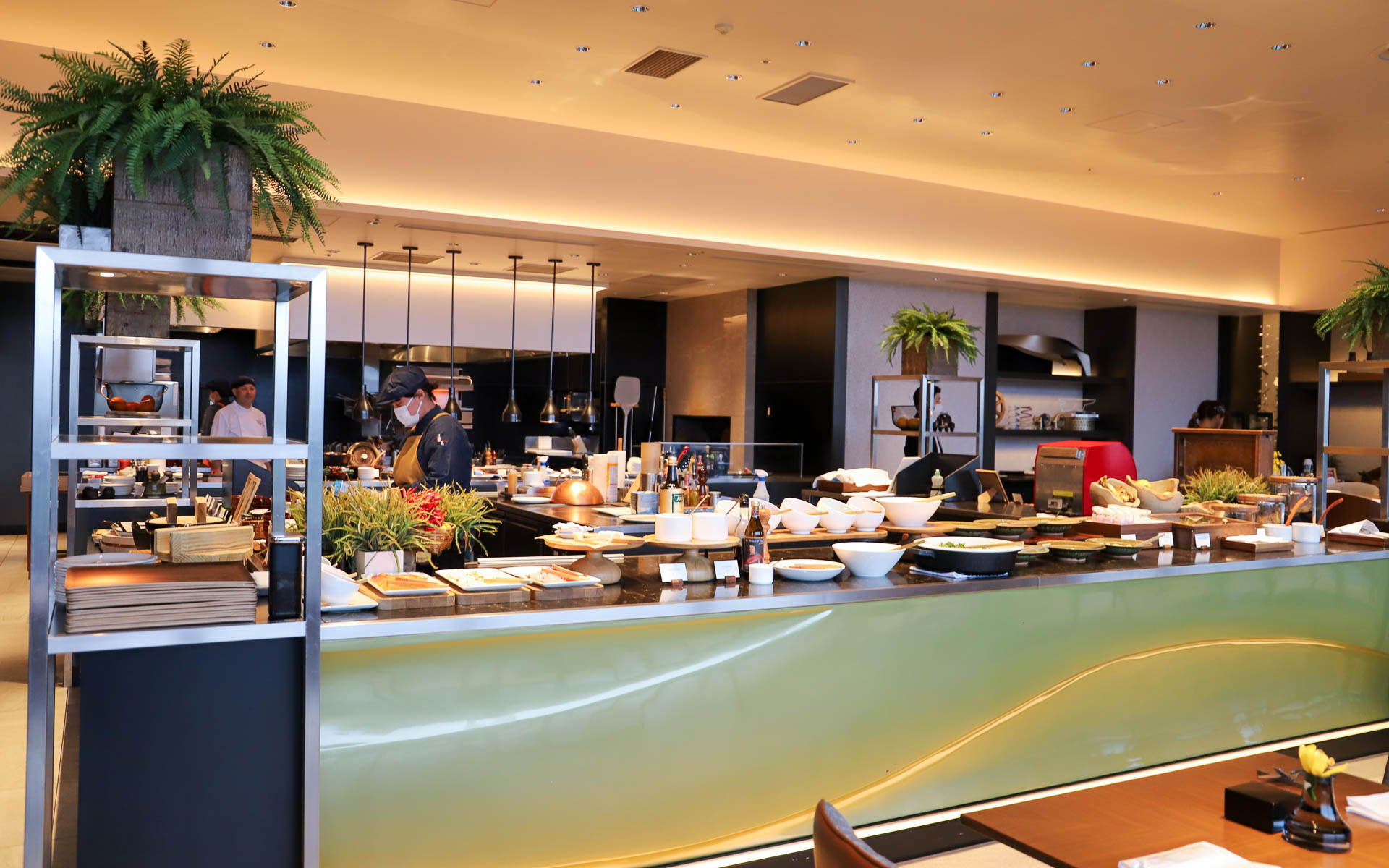 朝食はブッフェスタイル