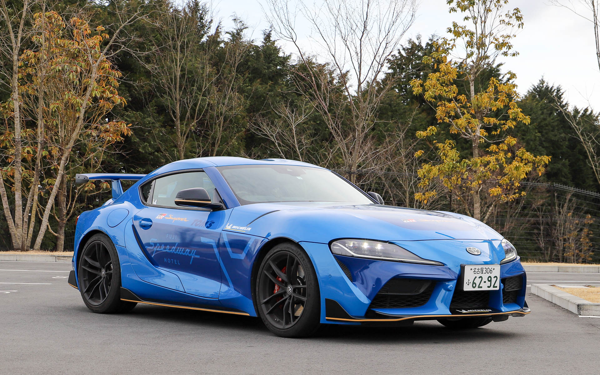 ATモデルのGRスープラはトムスがカスタマイズした富士スピードウェイホテル特別仕様車