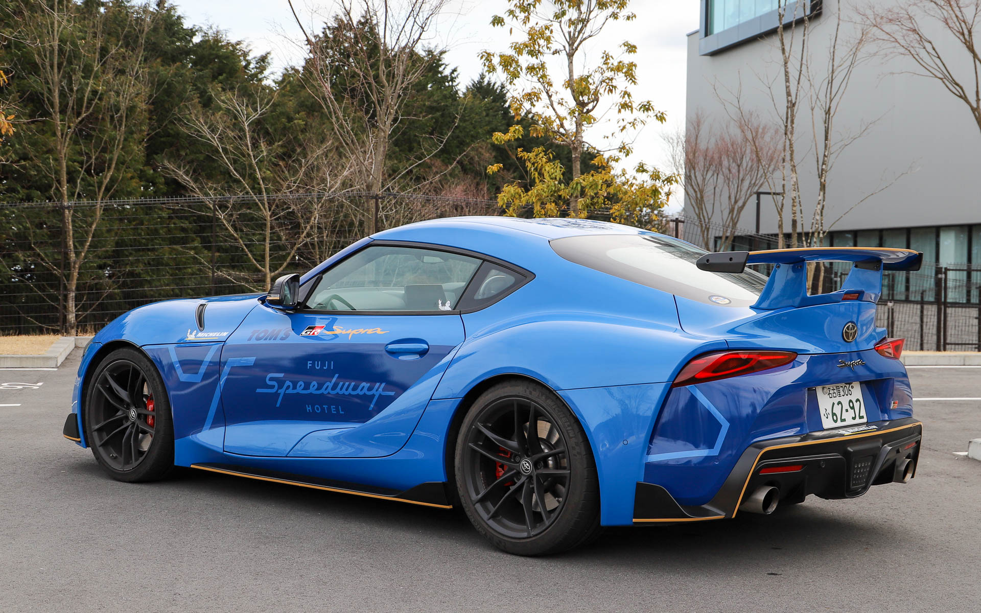 ATモデルのGRスープラはトムスがカスタマイズした富士スピードウェイホテル特別仕様車