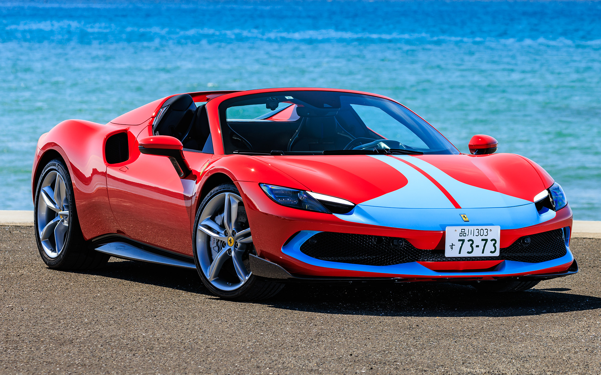 フェラーリ296GTS。試乗車は車両のパフォーマンスをサーキットで最大限に活用したいオーナーのために、軽量パーツや空力モディファイが施された「アセット フィオラノ（Assetto Fiorano）」