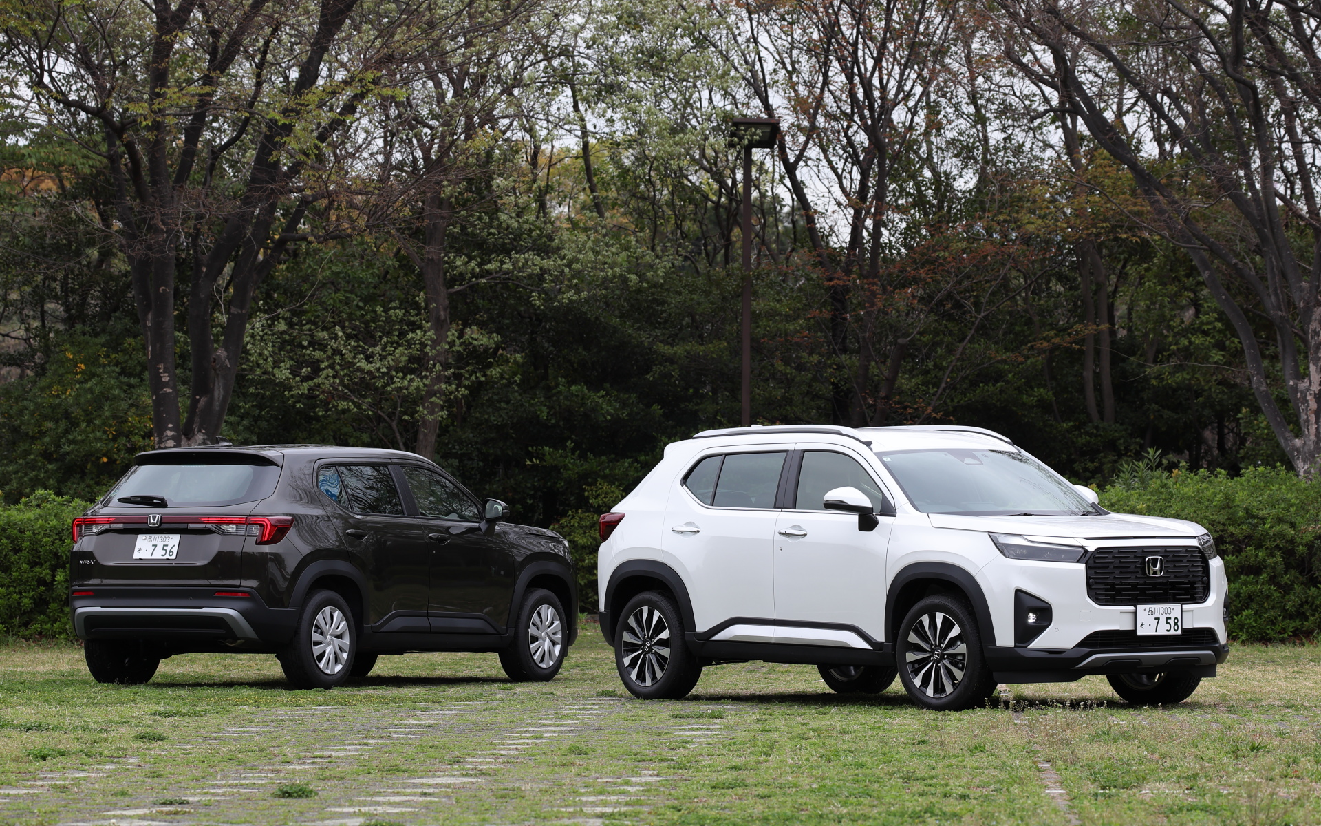 今回試乗したのは、エントリーグレードの「X」（左）と、最上級グレードの「Z＋」（右）の2台。Z＋はルーフレールガーニッシュが標準装備となるほか、シルバー系パーツの加飾がエクステリアに追加されている