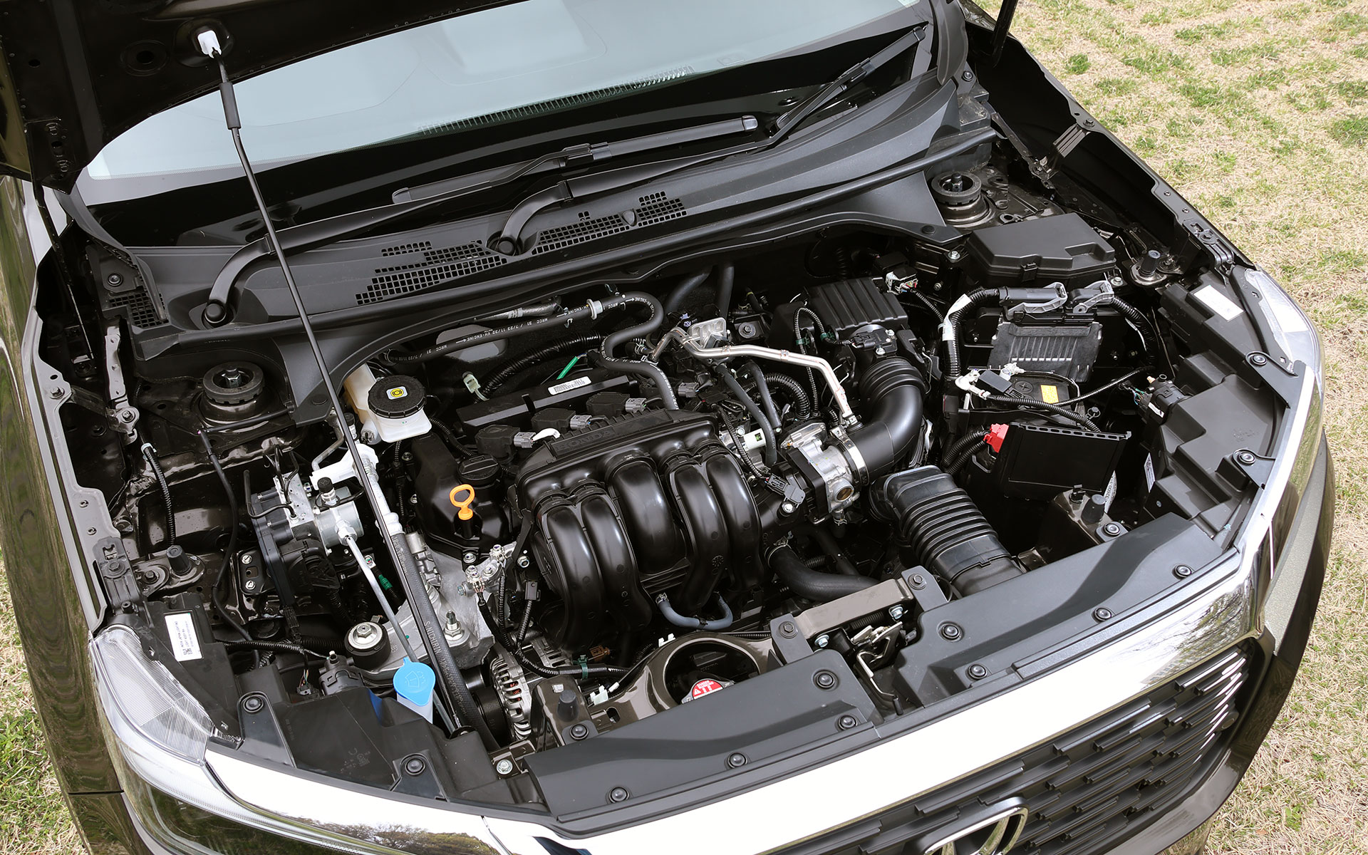 搭載するエンジンは、直列4気筒1.5リッター i-VTECエンジン（最高出力87kW［118PS］/6600rpm、最大トルク142Nm/4300rpmを発生）、組み合わされるトランスミッションは無段変速オートマチック（トルクコンバーター付き）＋パドルシフト。燃料タンク容量は40L。WLTCモード燃費はZが16.4km/L、ZとZ＋が16.2km/L