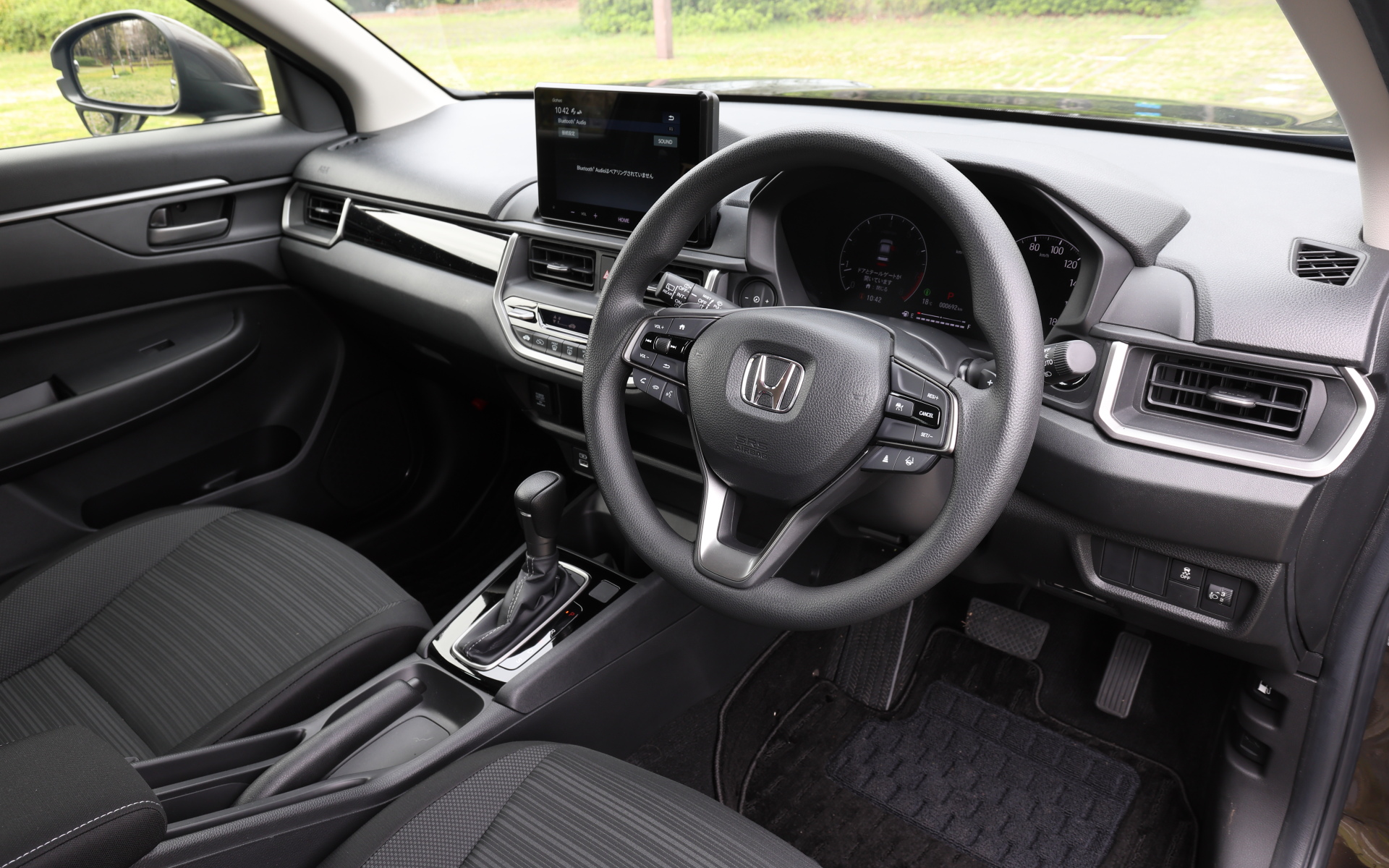 エントリーグレード「X」のインテリア