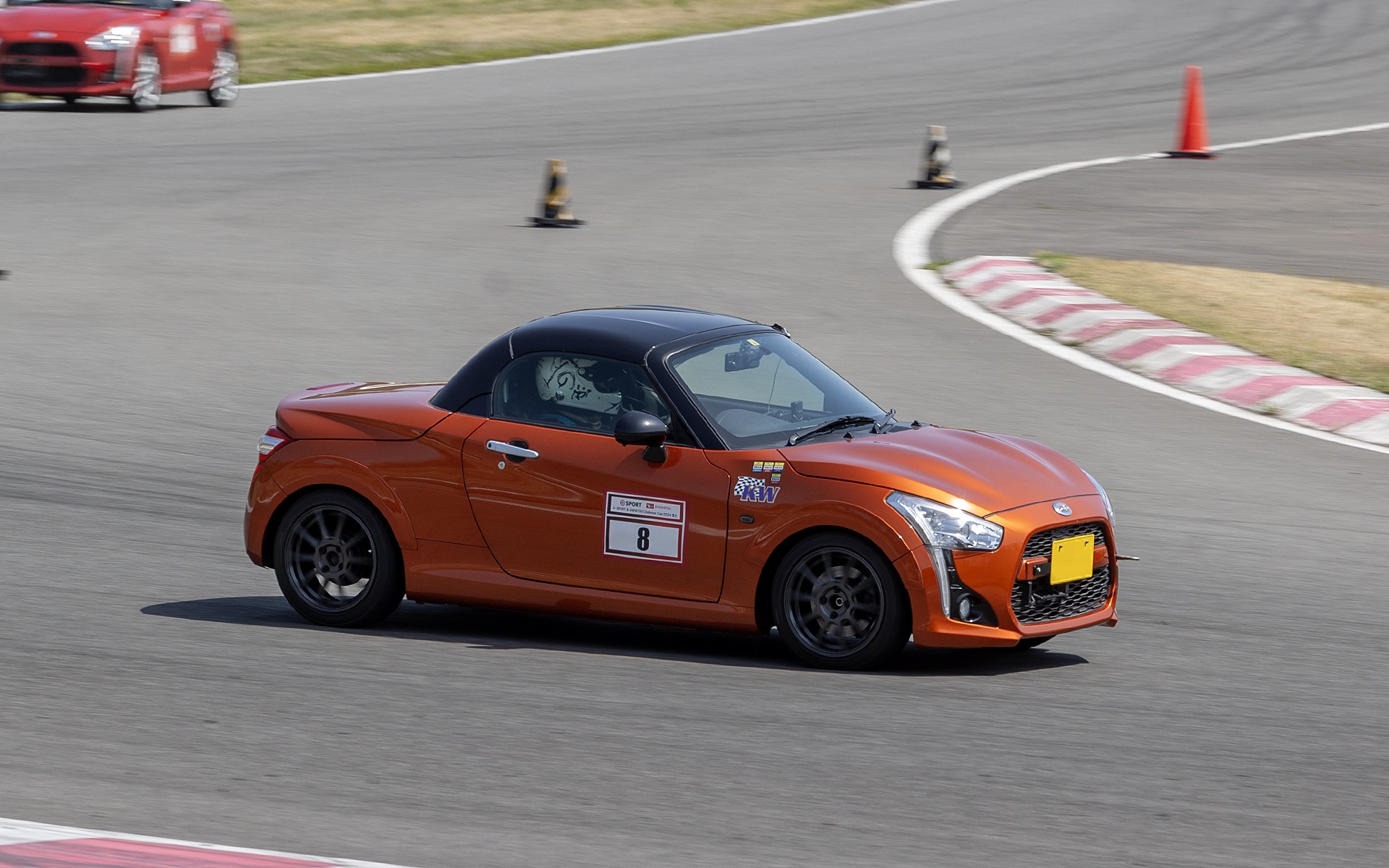 走りは十分に楽しめるクルマであり、タイヤやブレーキなどの消耗品はコンパクトカーと比べてもローコストで済むという。また、荷物もかなり載せることもできるのもコペンの利点という