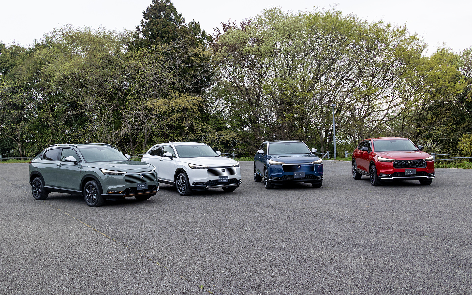 マイナーモデルチェンジされたコンパクトSUV ヴェゼル。純正アクセサリー装着車と標準車は別記事にて紹介する