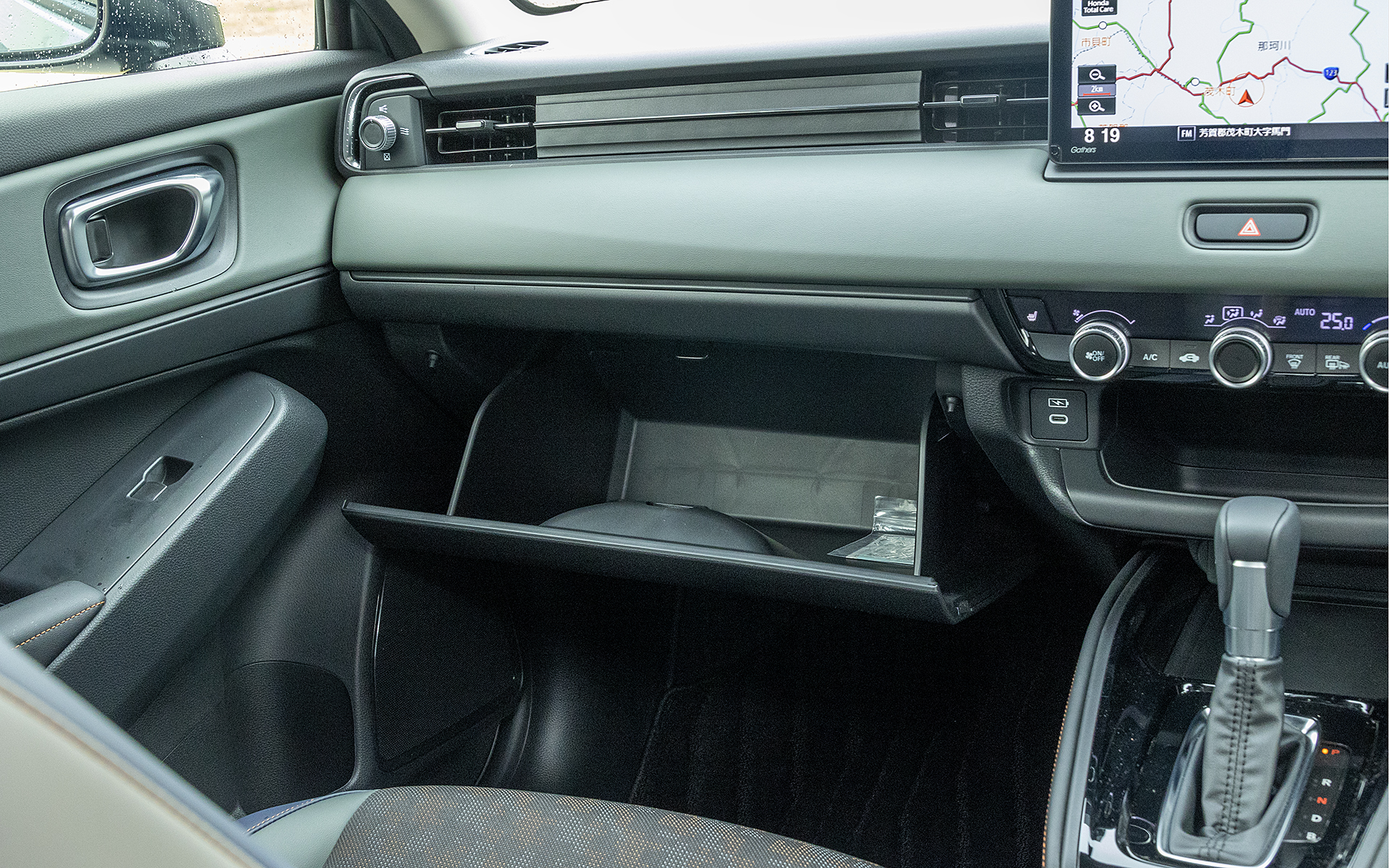 グローブボックス（開）