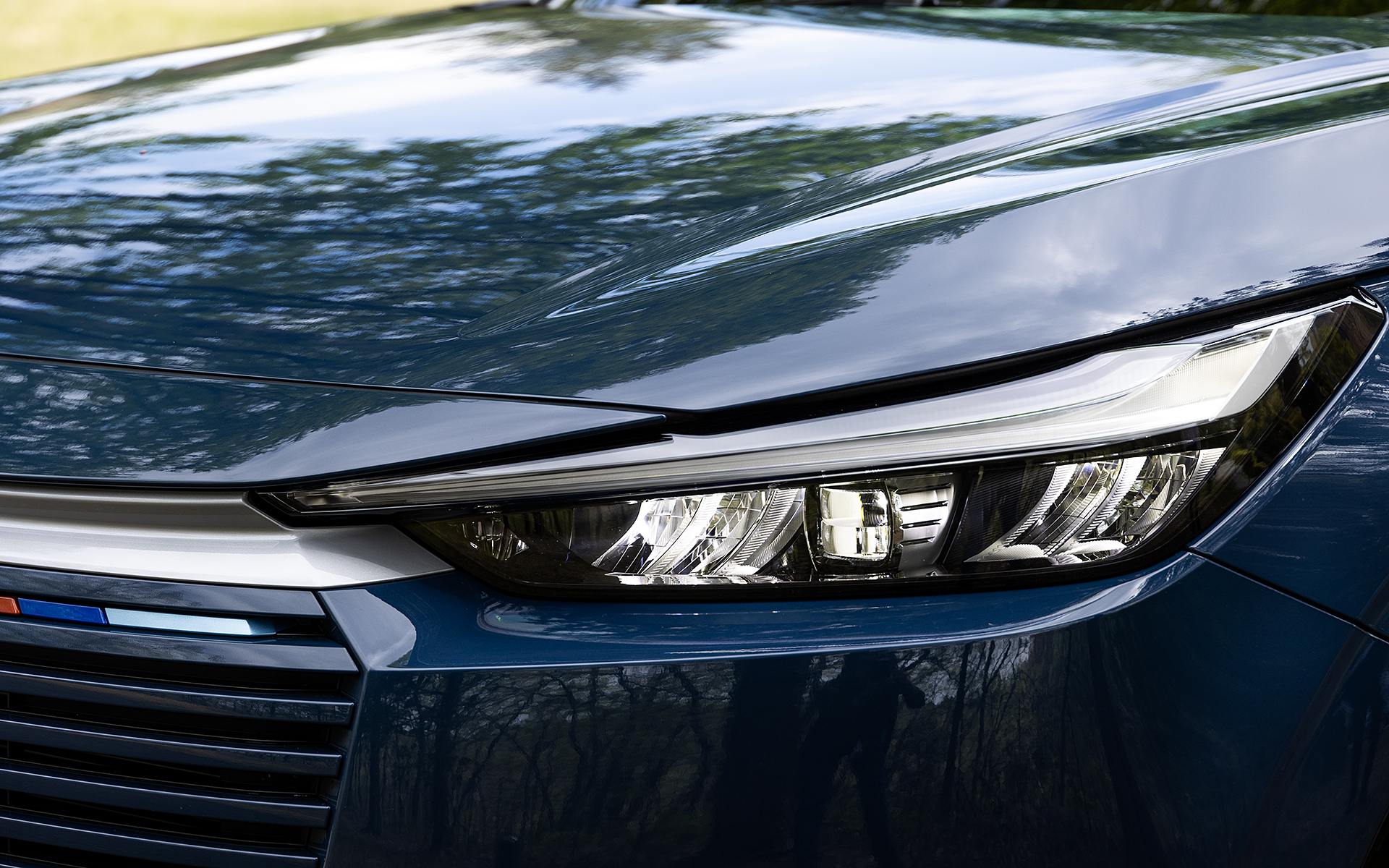 フルLEDヘッドライト。e：HEV Z プレイパッケージのヘッドライトはアクティブドライビングビーム機構が採用されている