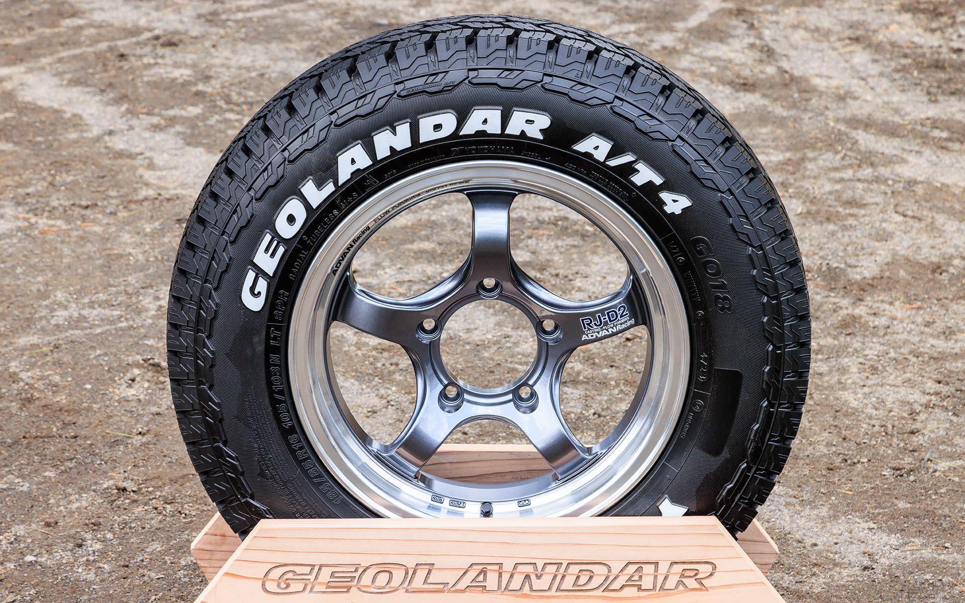 デザインで言うとホワイトレター仕様（185/85R16 105/103N LT）も1サイズ用意