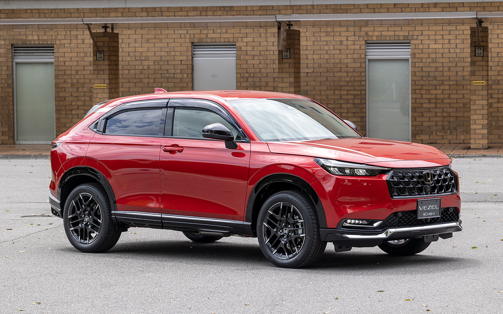 ヴェゼルe：HEV Zのスポーツスタイル。ブラックを基調とした精悍さを追加するドレスアップアイテム