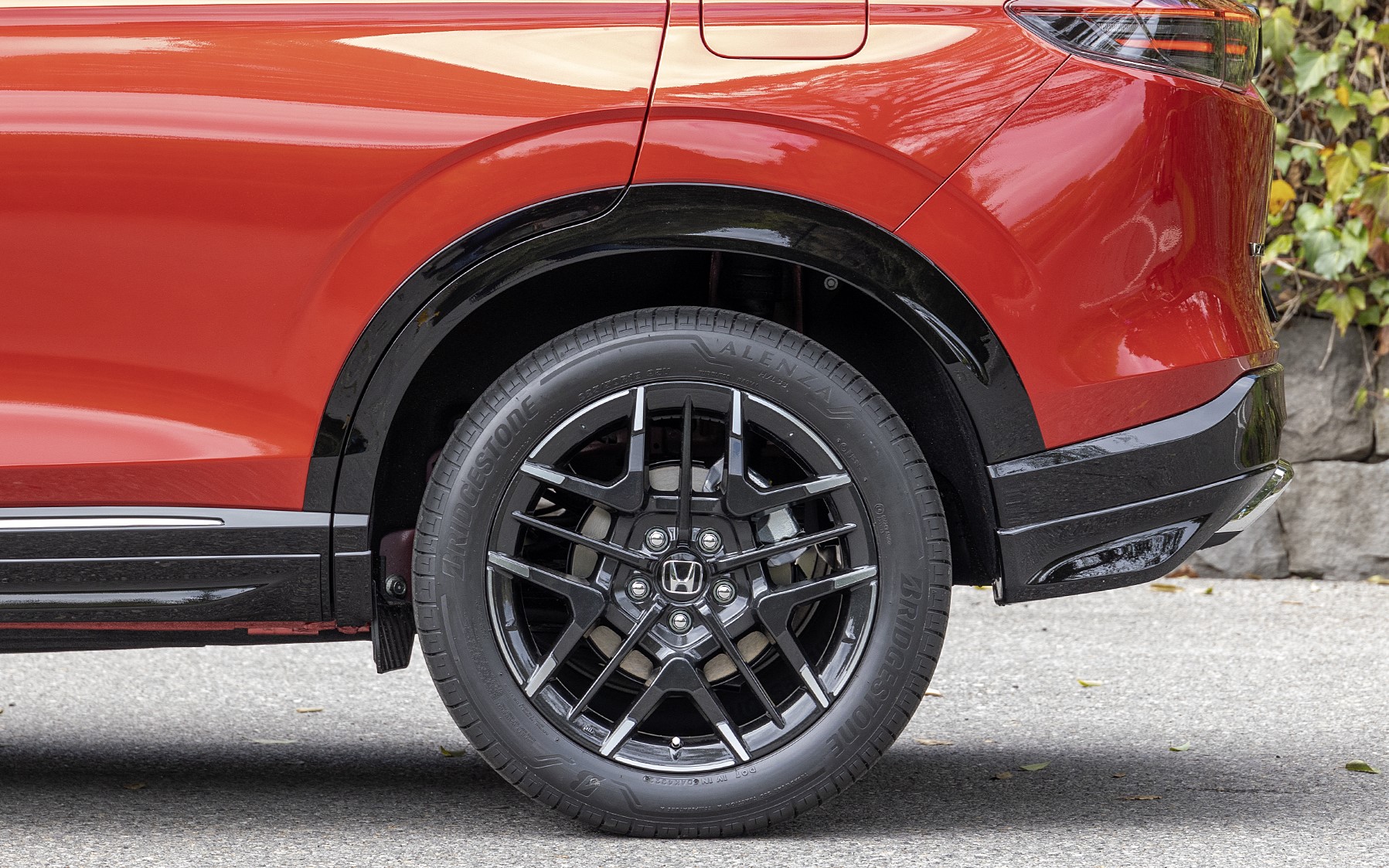 リアホイール。MS-050のカラーはグリントブラック×切削