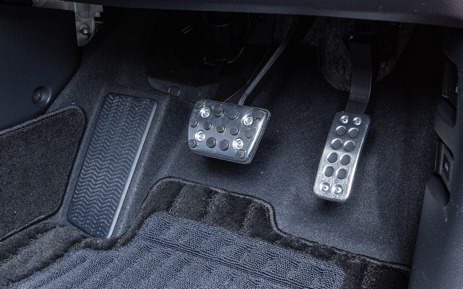 アルミ製スポーツペダル（価格1万3200円）