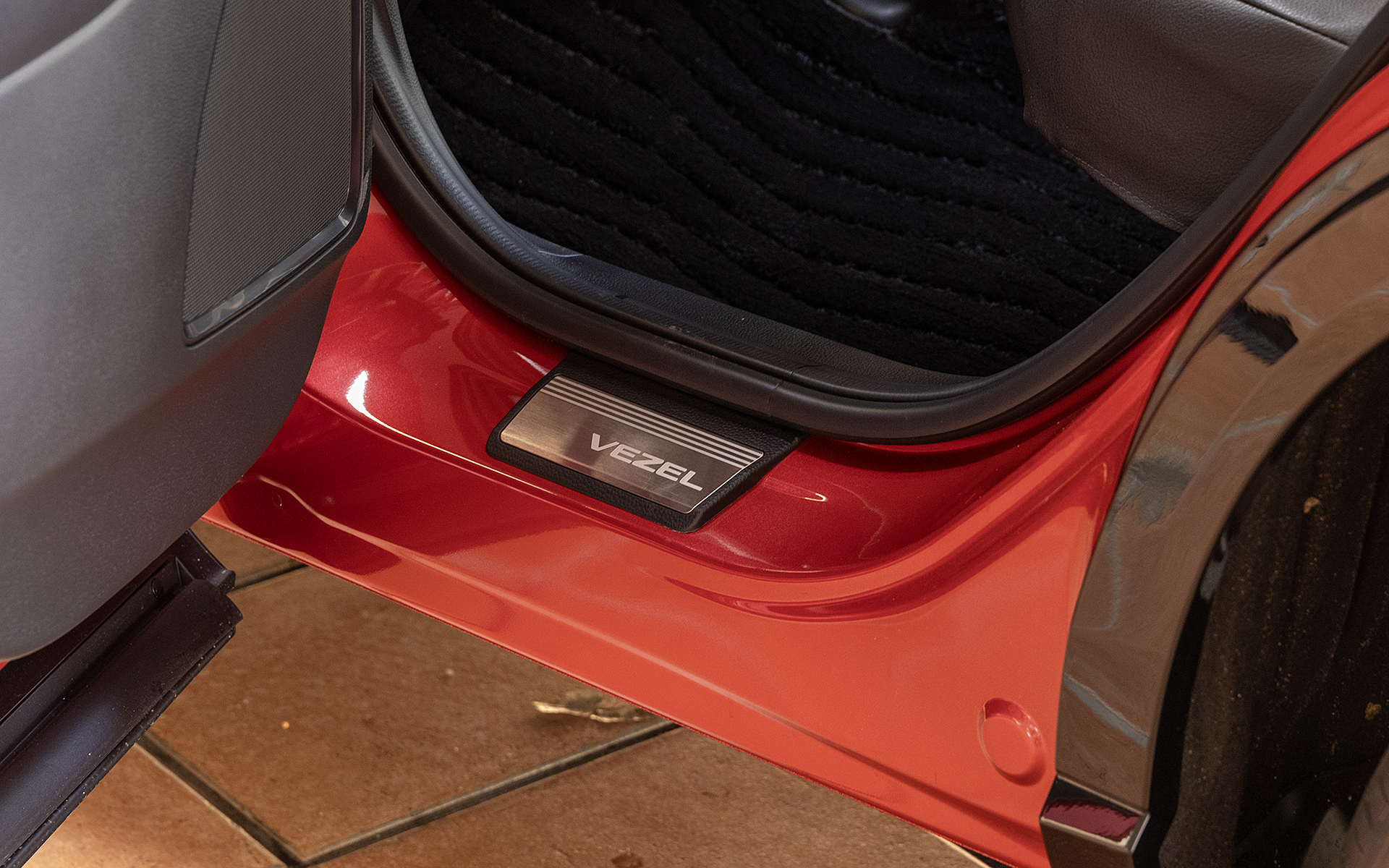 リア装着状態。リアは光らない