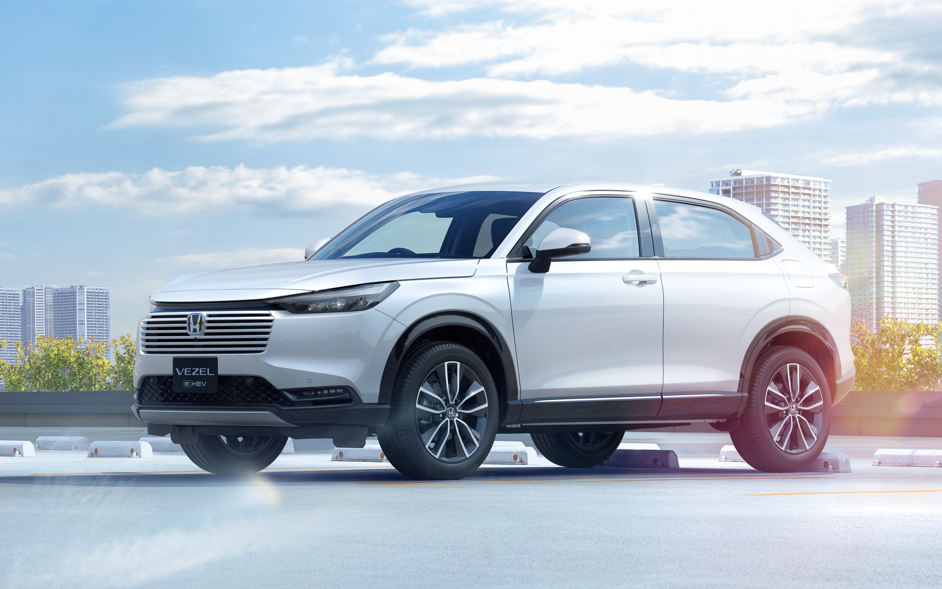 ボディサイズは4340×1790×1580mm（全長×全幅×全高。e：HEV Zのみ全高1590mm）、ホイールベースが2610mm