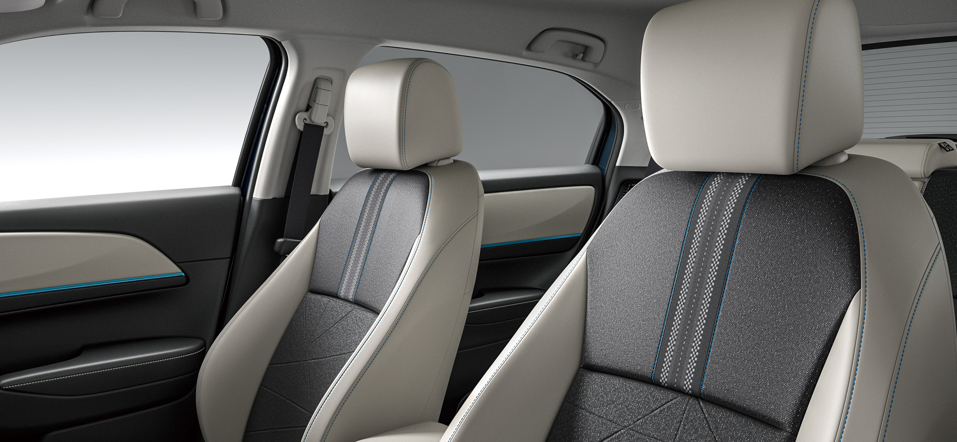 ピンストライプやステッチなどの挿し色にライトブルーを採用した