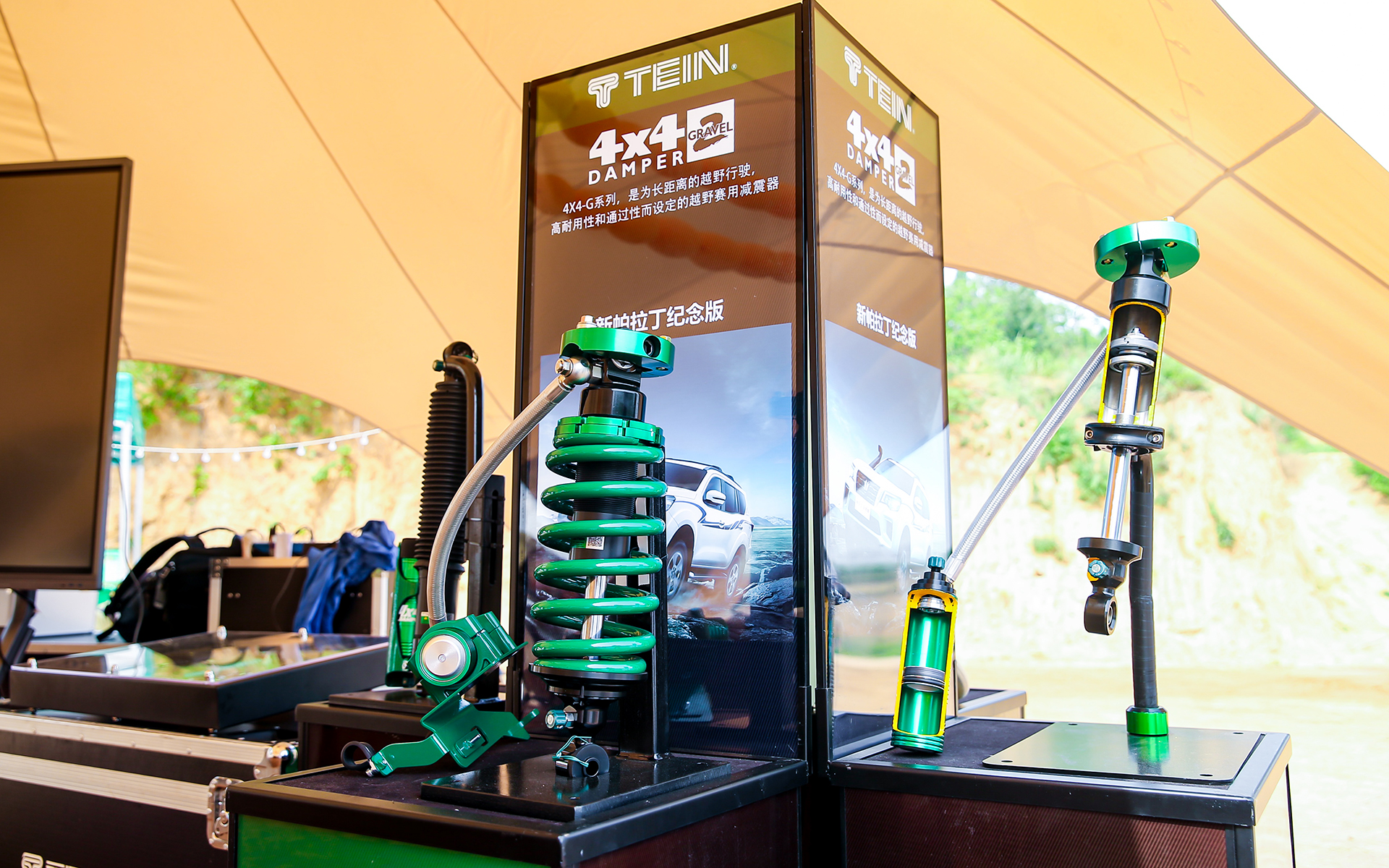 別タンクへ向けた配管はかなり太くなっているが、これは大径ピストンが発するオイルをきちんと流すため。配管がボトルネックとならないように配慮されている