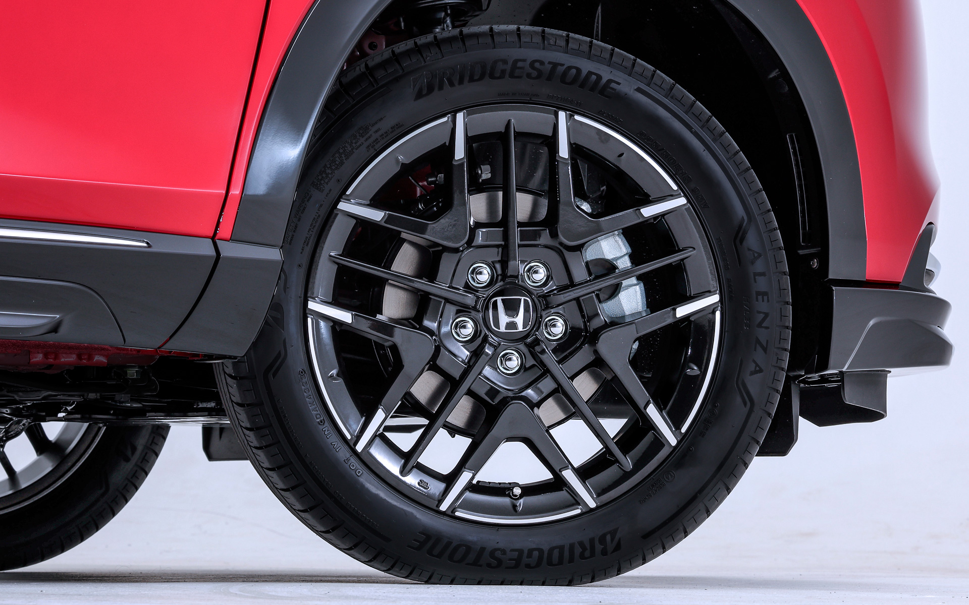 18インチアルミホイール「MS-050」（価格4万6838円/本）