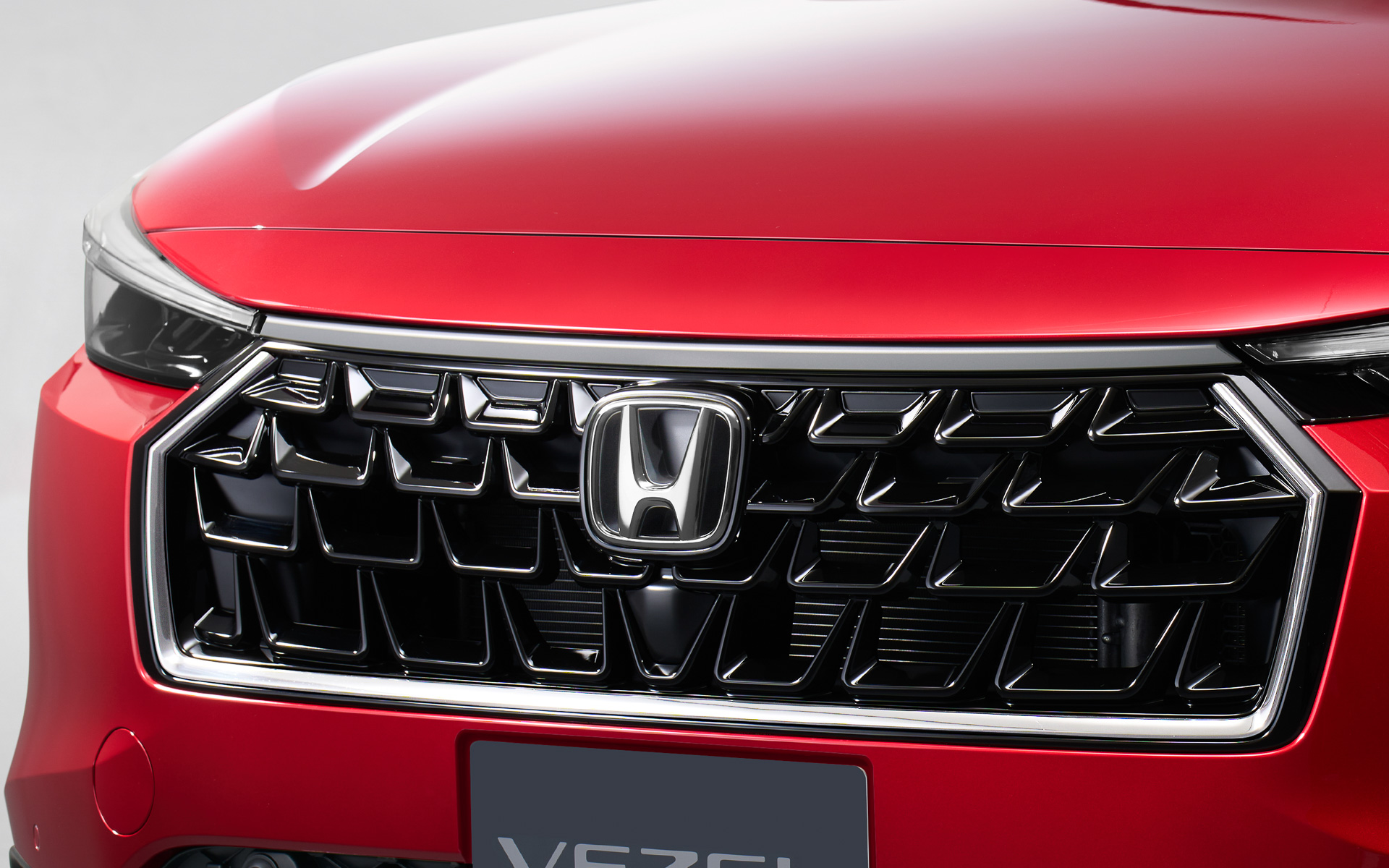 フロントグリル/ベルリナブラック×クロームメッキ（価格4万1250円）