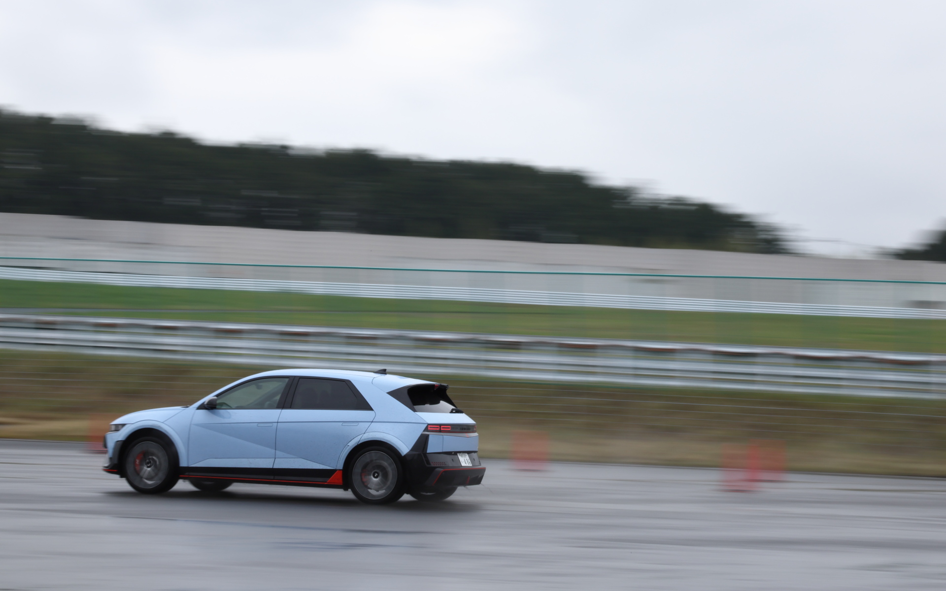 「Nローンチコントロール」を使えば矢のような加速を味わえる