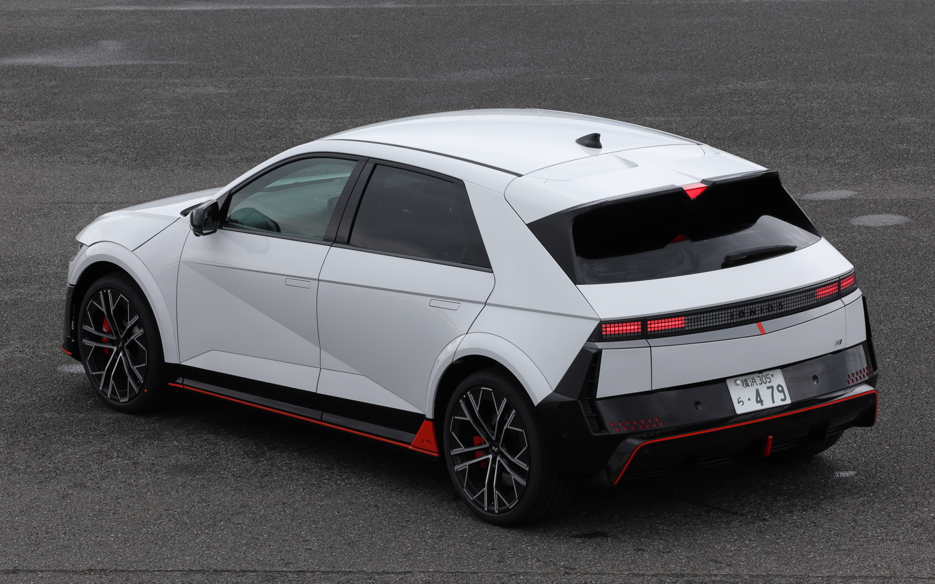 ボディサイズは4715×1940×1625mm（全長×全幅×全高）、ホイールベースは3000mm