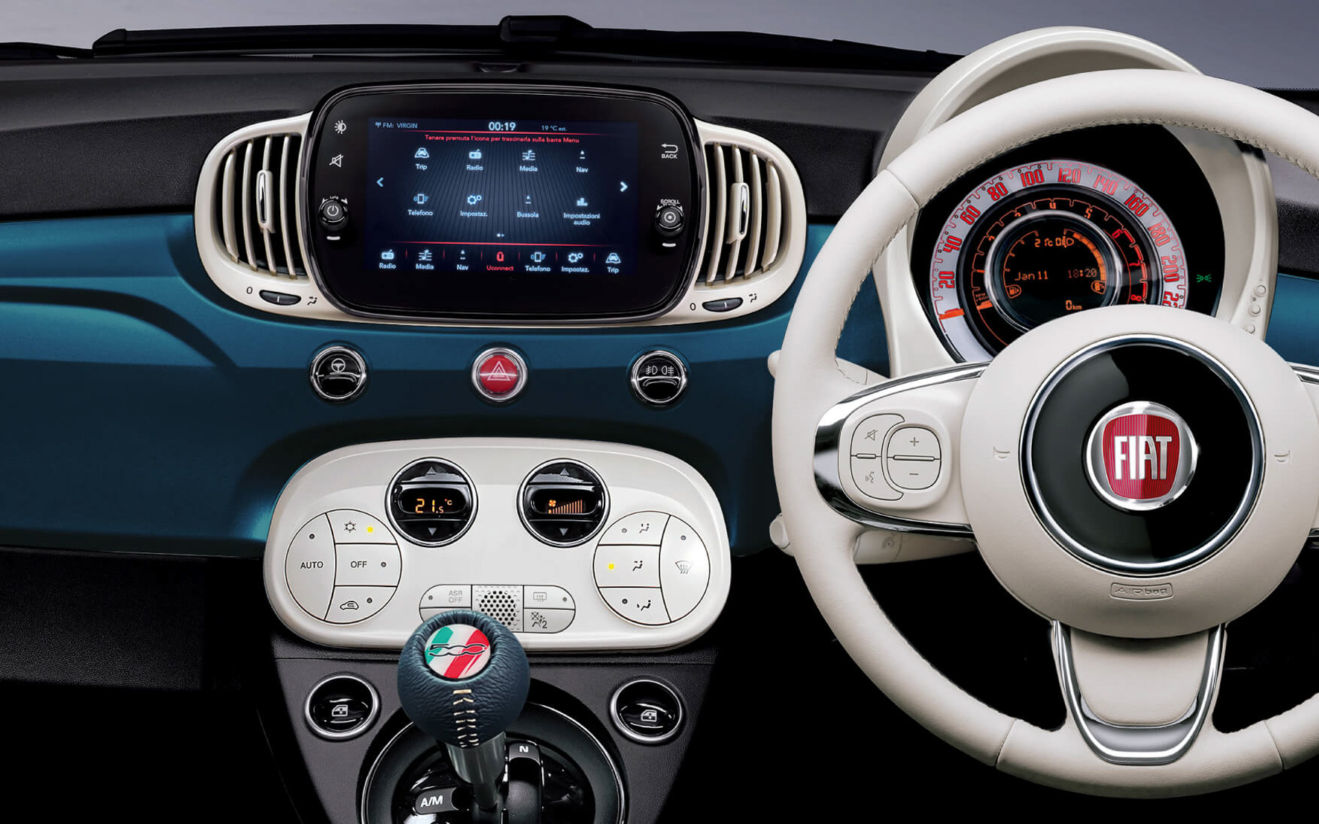 500/500C グランデ ブルはインストルメントパネルがブルーになる