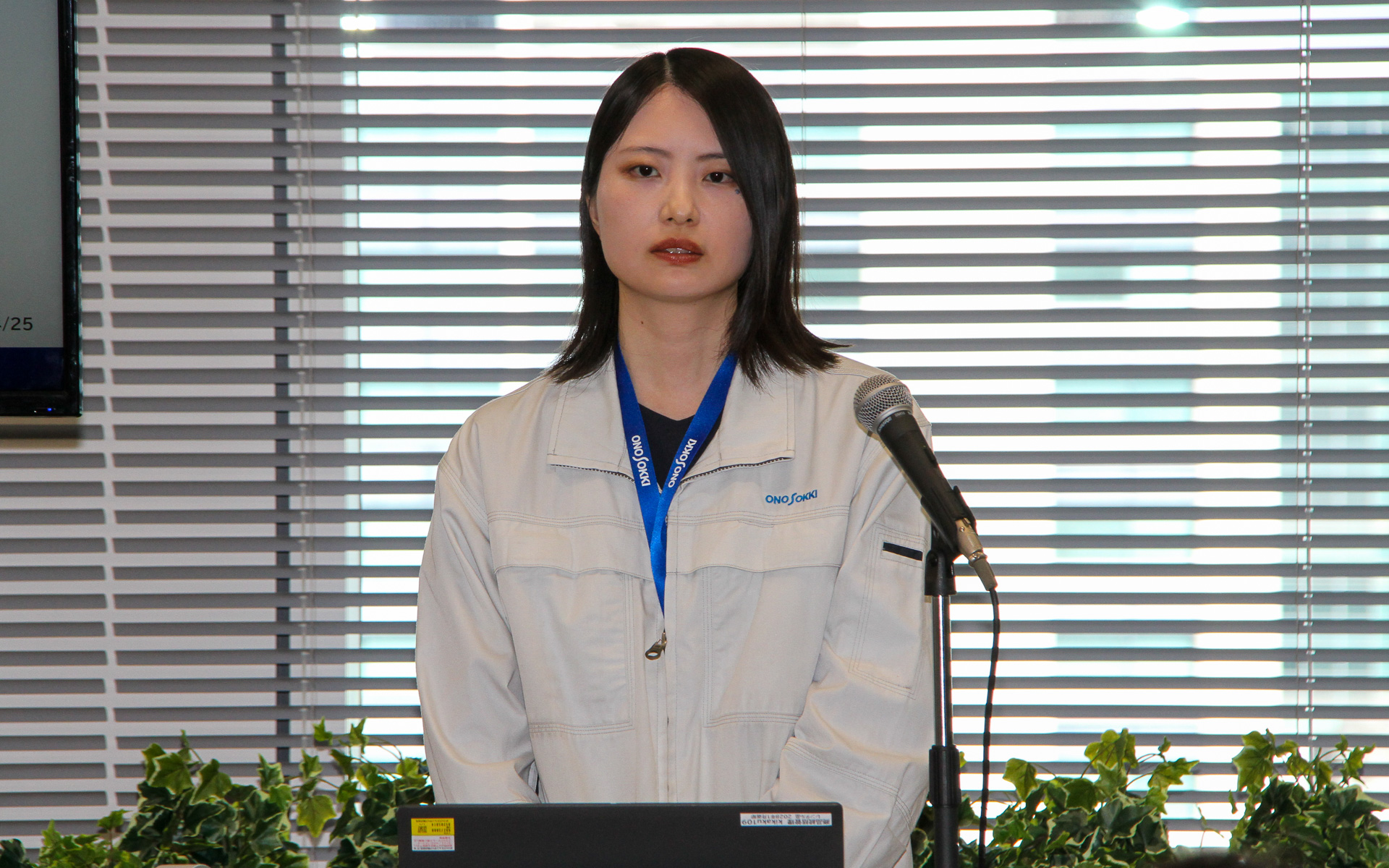 「MI-1282M10」の説明を行なった株式会社小野測器 計測商品グループの円城寺彩香氏