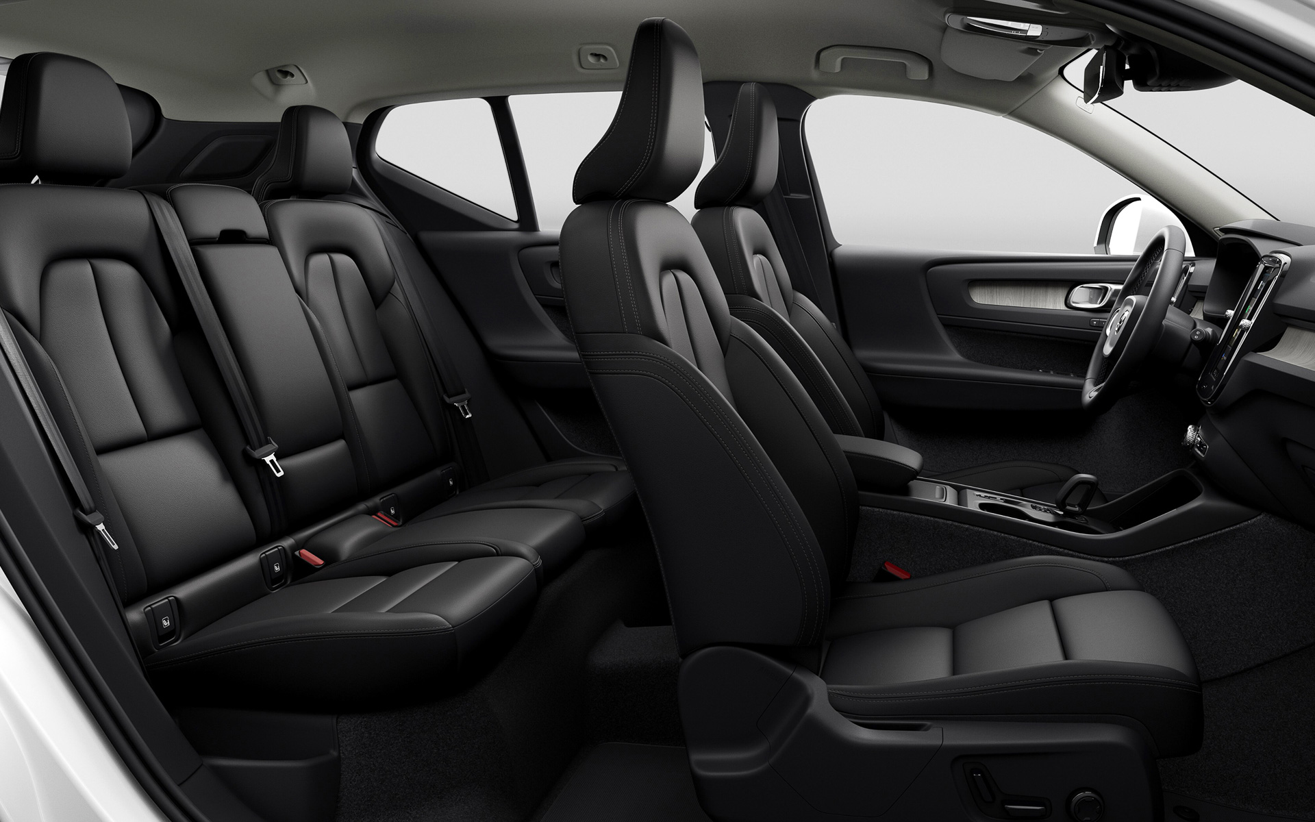 上位グレードUltra用の「本革シート（チャコール）」を採用