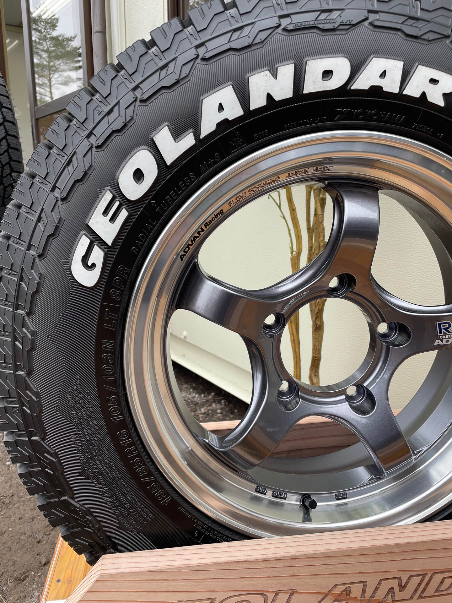 ホワイトレター。タイ工場でG018の製造工程で手間がかかっていて驚いた。紫外線にも負けず、汚れてもすぐに落ちるノウハウが詰まっている