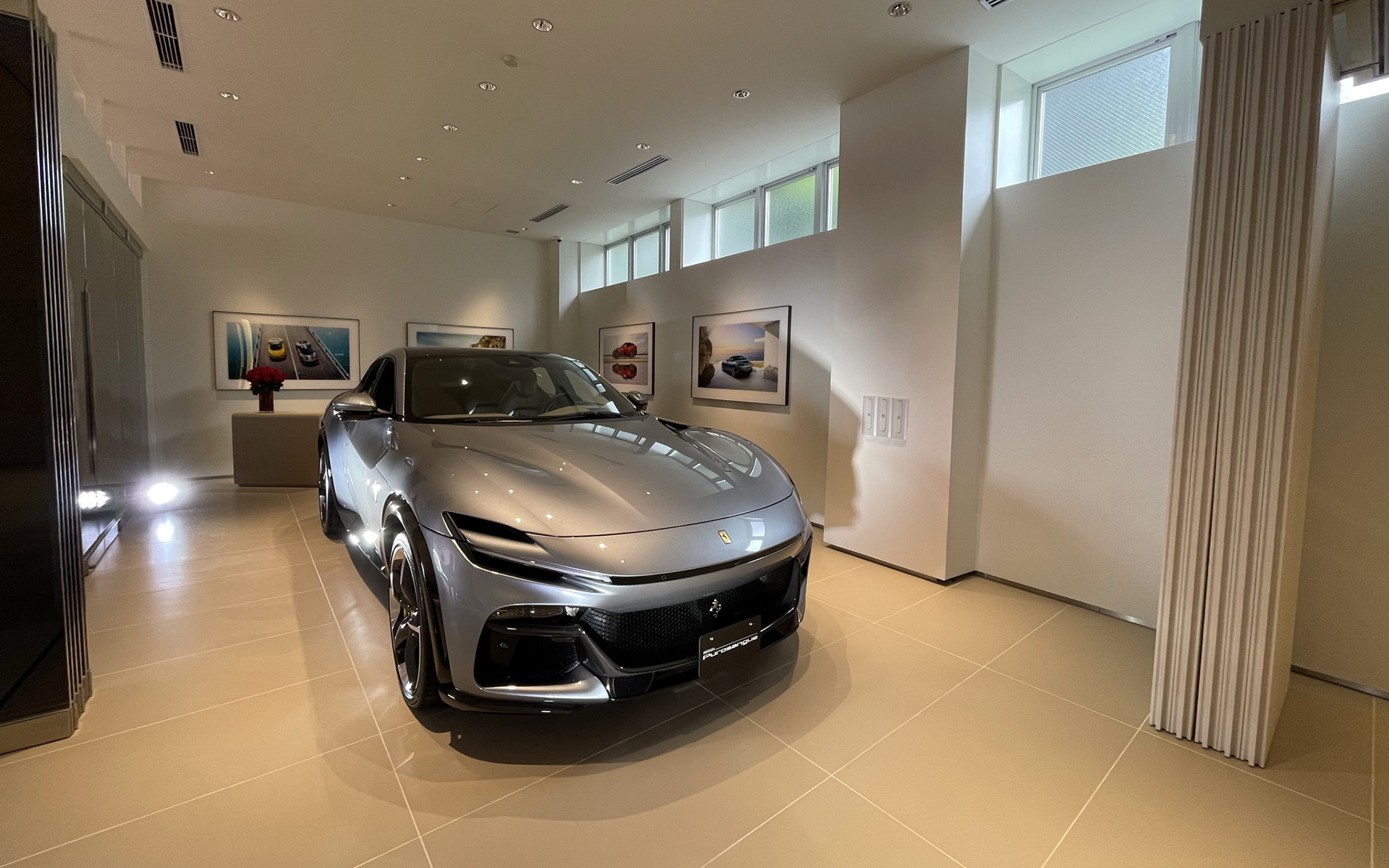 開所式当日には296 GTS、ローマ スパイダー、プロサングエが展示された