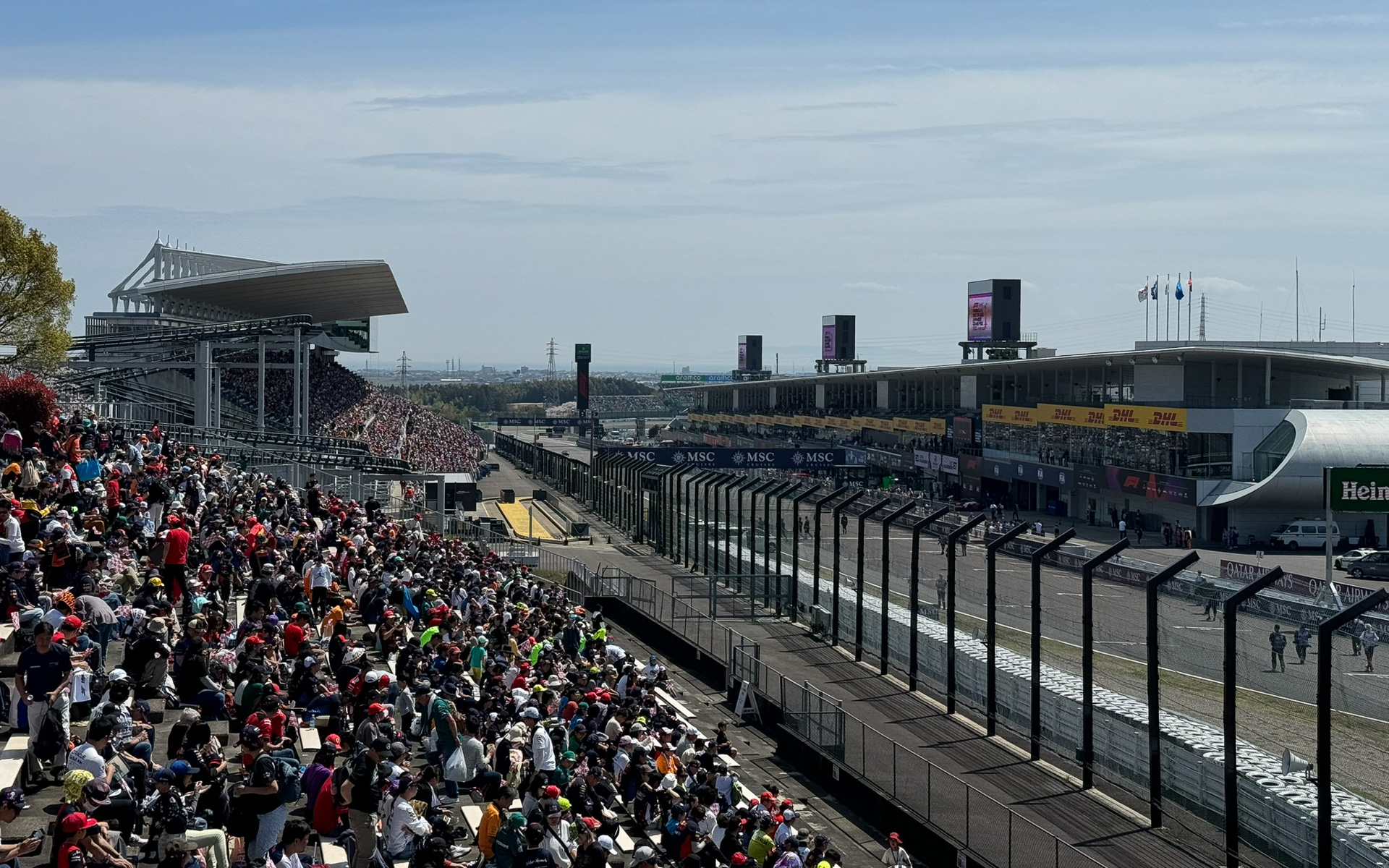 多くの人が訪れた鈴鹿サーキット。写真は決勝前のパレード時点の様子