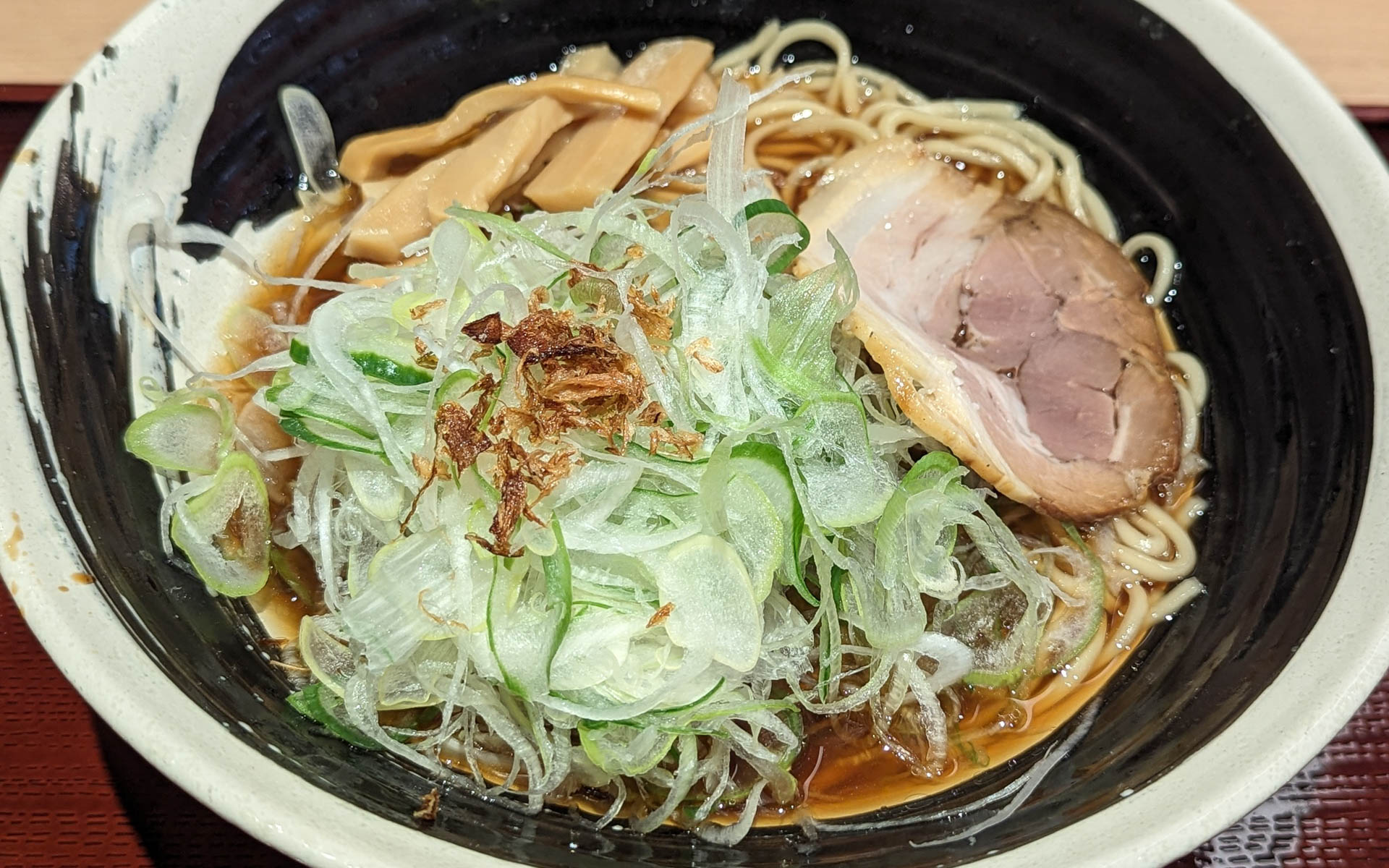 長野には帰りましたが、いむらやには行かずに上里SAで深谷ねぎ醤油ラーメンを食べました。夜のSAのラーメンっておいしいですよね……