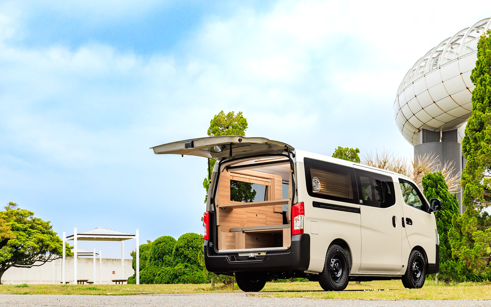 キャラバン マイルーム ローンチエディション。撮影車両のボディカラーはサンドベージュ/ホワイト 2トーン