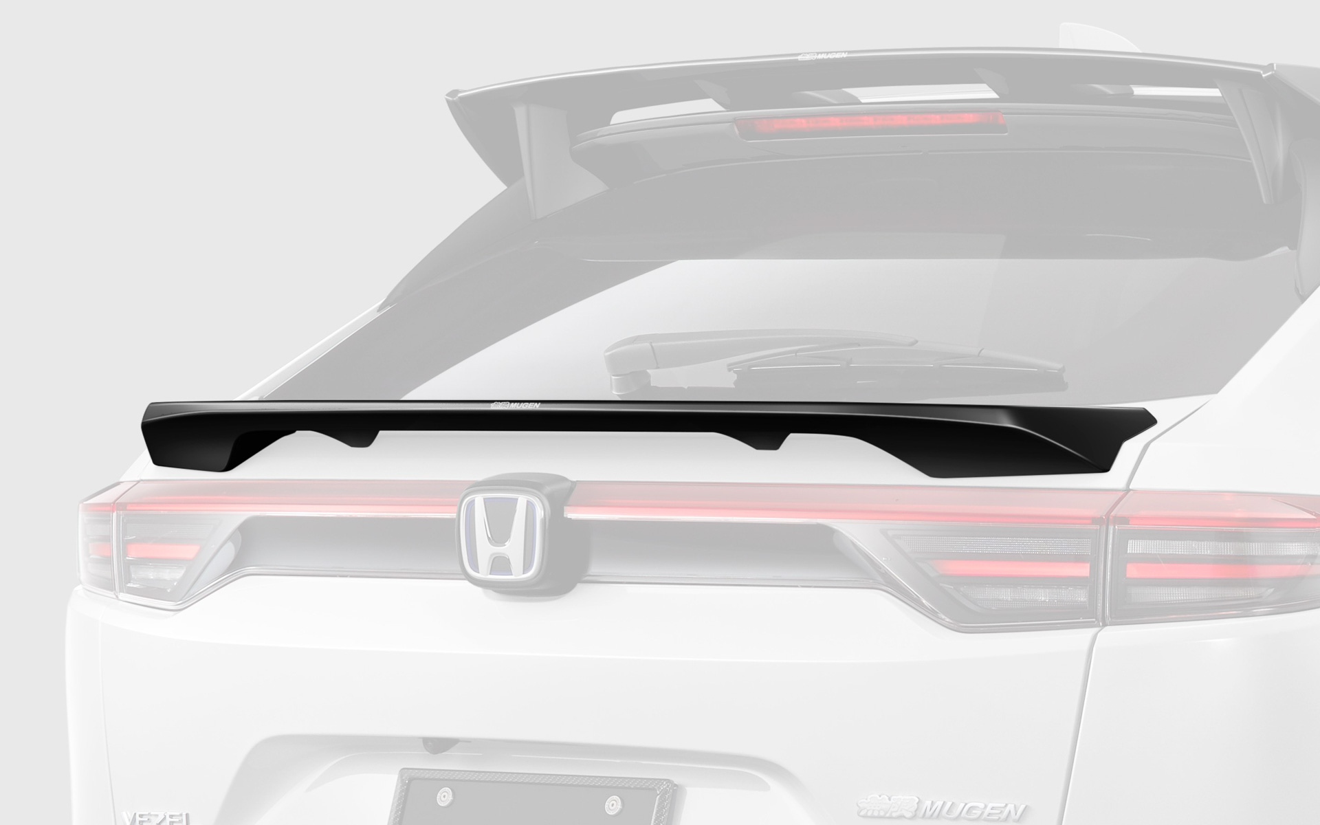 テールゲートスポイラー　価格11万円（塗装済）、10万4500円（未塗装）