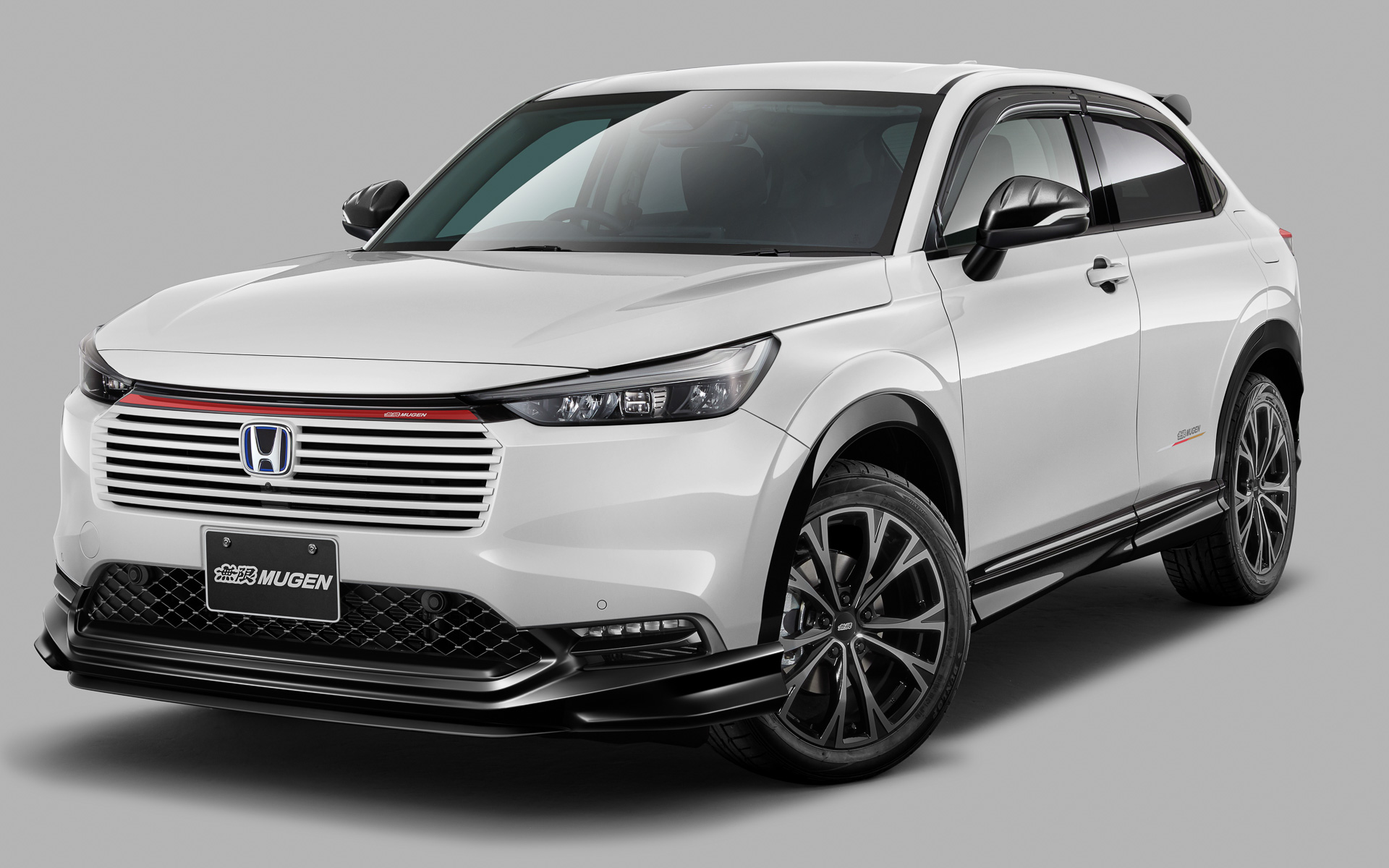 新型「ヴェゼル」無限パーツ装着イメージ（ウイングスポイラー装着仕様）