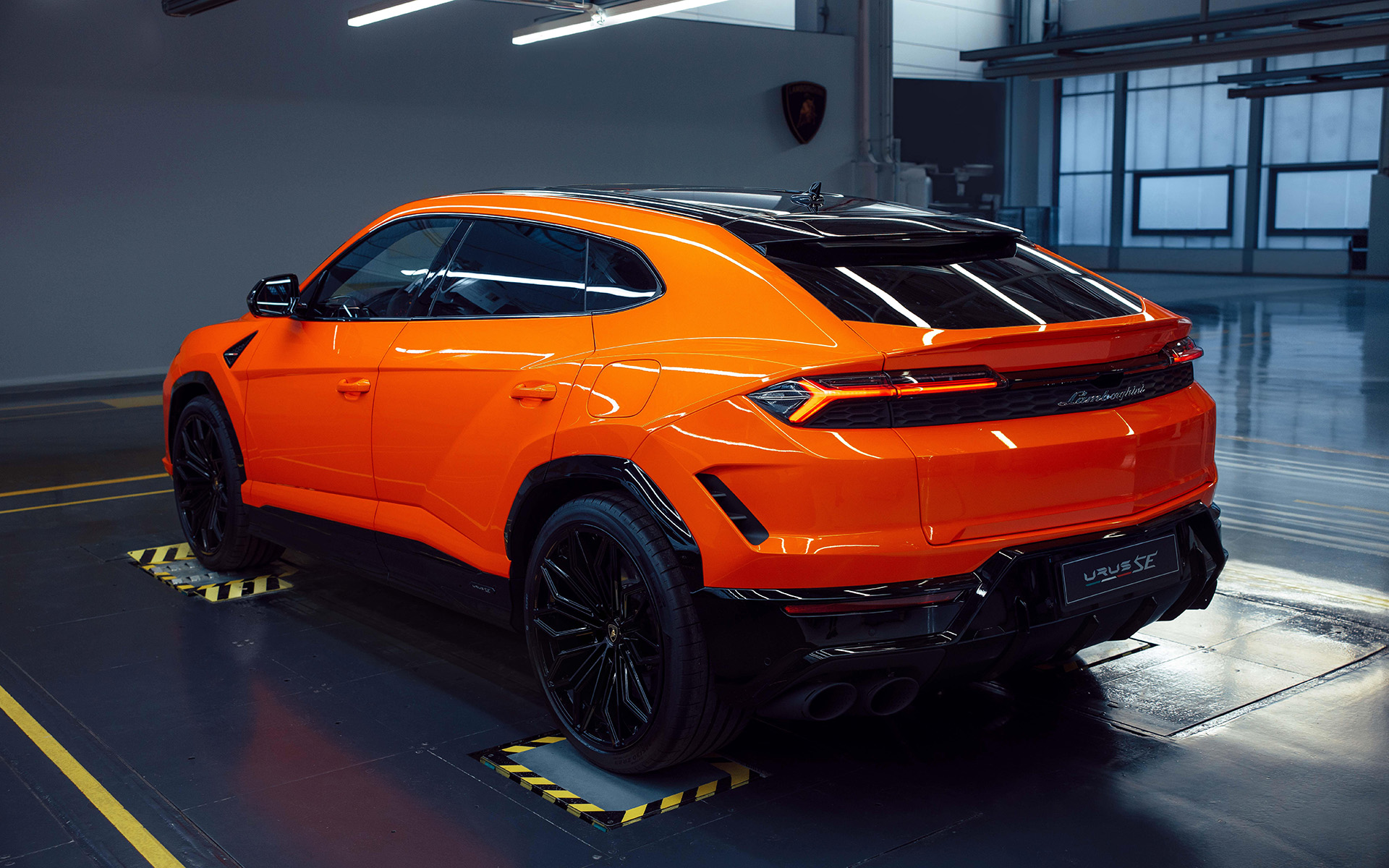 ウルス SEのボディサイズは5123×2022×1638mm（全長×全幅×全高。全幅はミラーを除く）、ホイールベースは3003mm