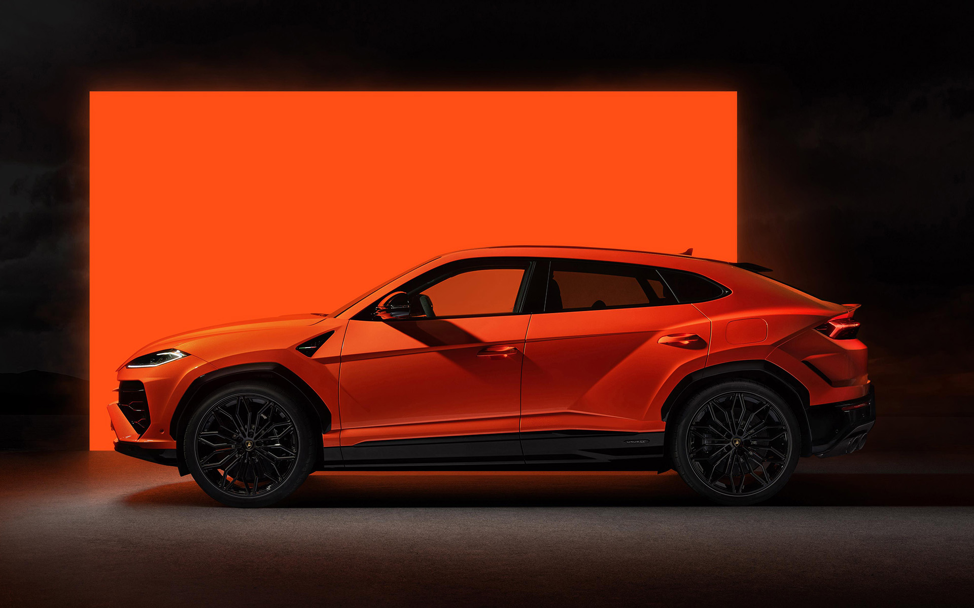 ウルス SEのボディサイズは5123×2022×1638mm（全長×全幅×全高。全幅はミラーを除く）、ホイールベースは3003mm