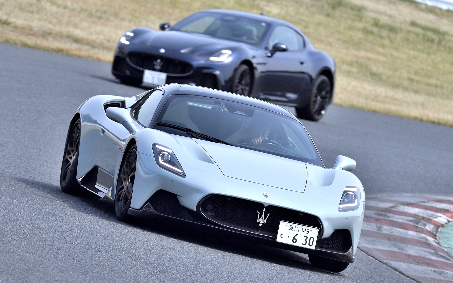 MC20およびMC20 チェロが搭載するネットゥーノは最高出力630PS、最大トルク730Nmを発生。トランスミッションは8速DCTで、後輪駆動モデルとなる。潤滑システムはドライサンプ