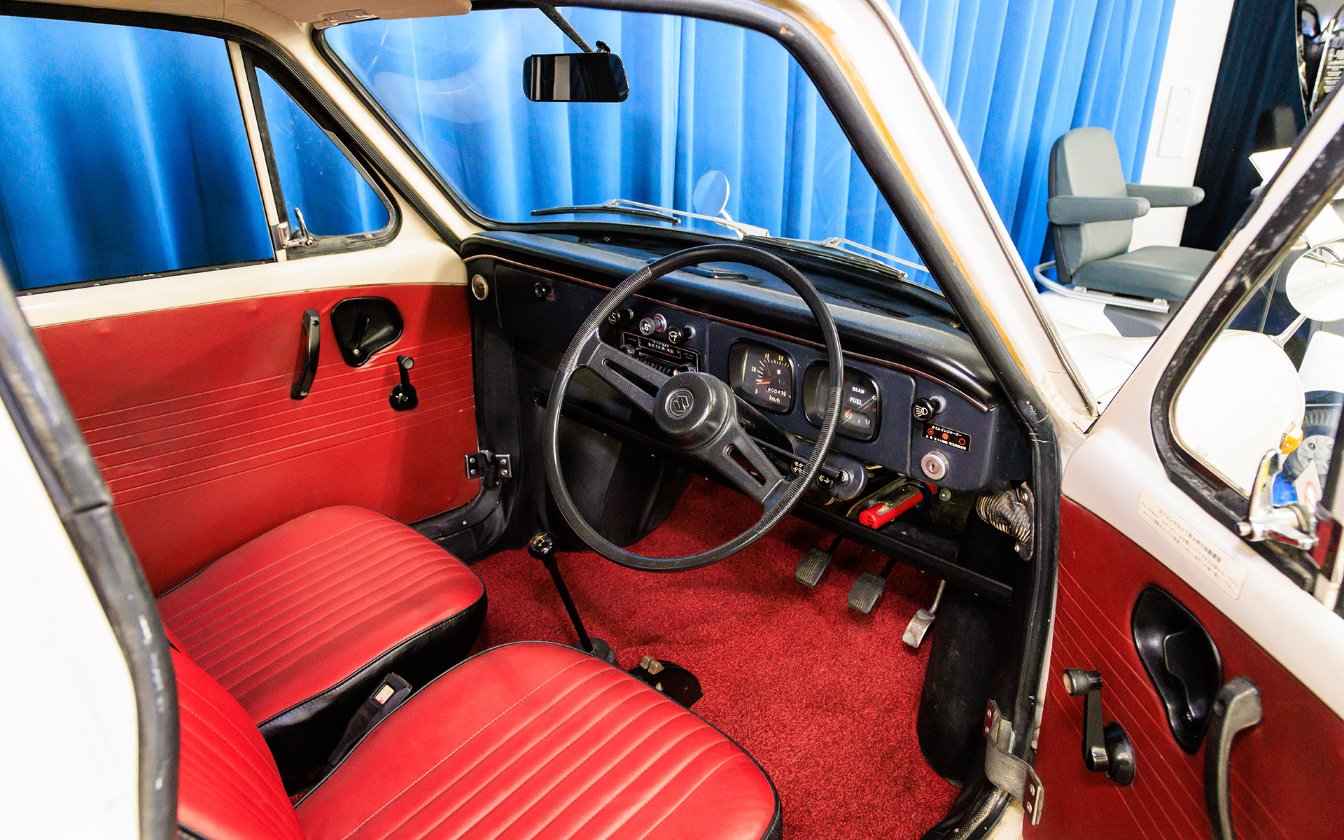 1階に展示されていた1969年式フロンテ 360（LC10型）。内装も当時のまま