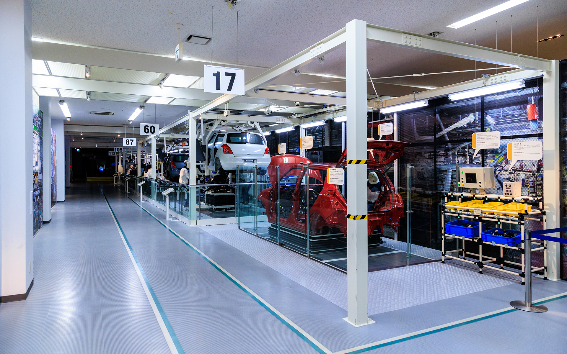 工場のラインを摸した展示もあり、どのようにクルマが生産されているかが分かる