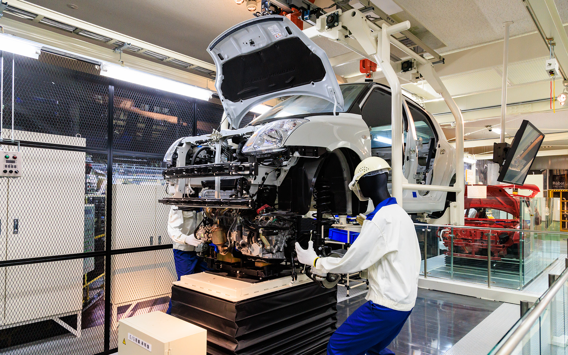 工場のラインを摸した展示もあり、どのようにクルマが生産されているかが分かる